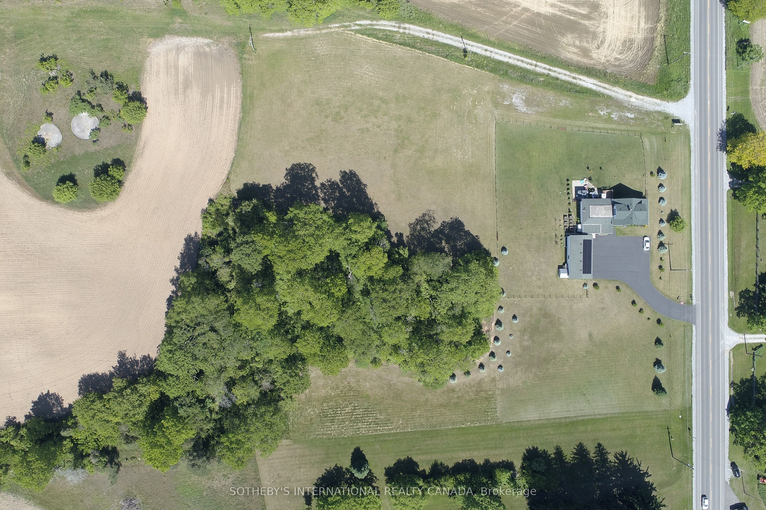 589 Highway 6 Property Photo 6