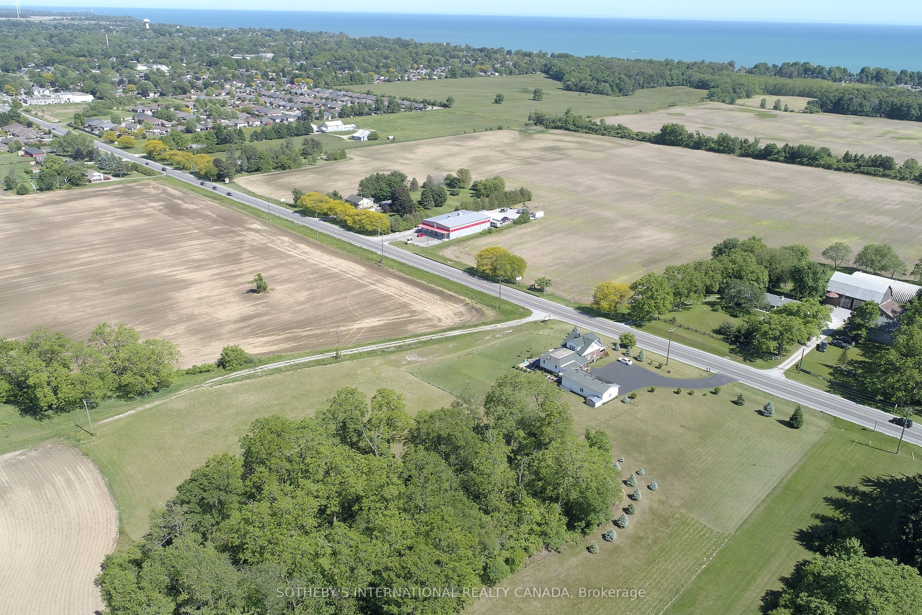 589 Highway 6 Property Photo 9