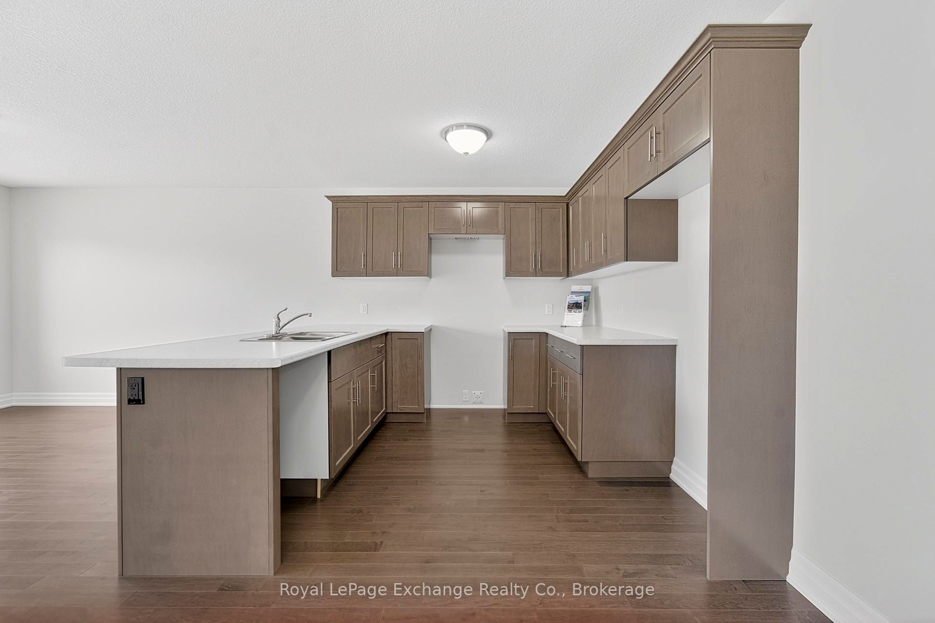 380 Hawthorne Street Property Photo 5