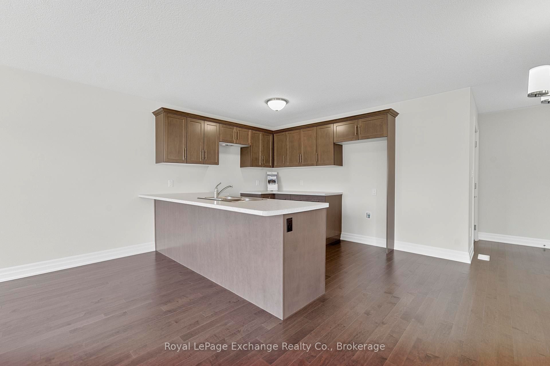 380 Hawthorne Street Property Photo 6
