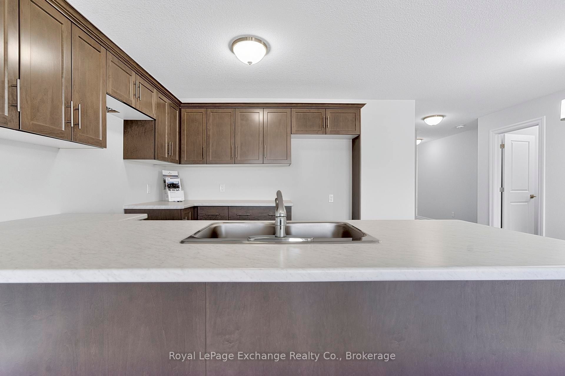 380 Hawthorne Street Property Photo 7