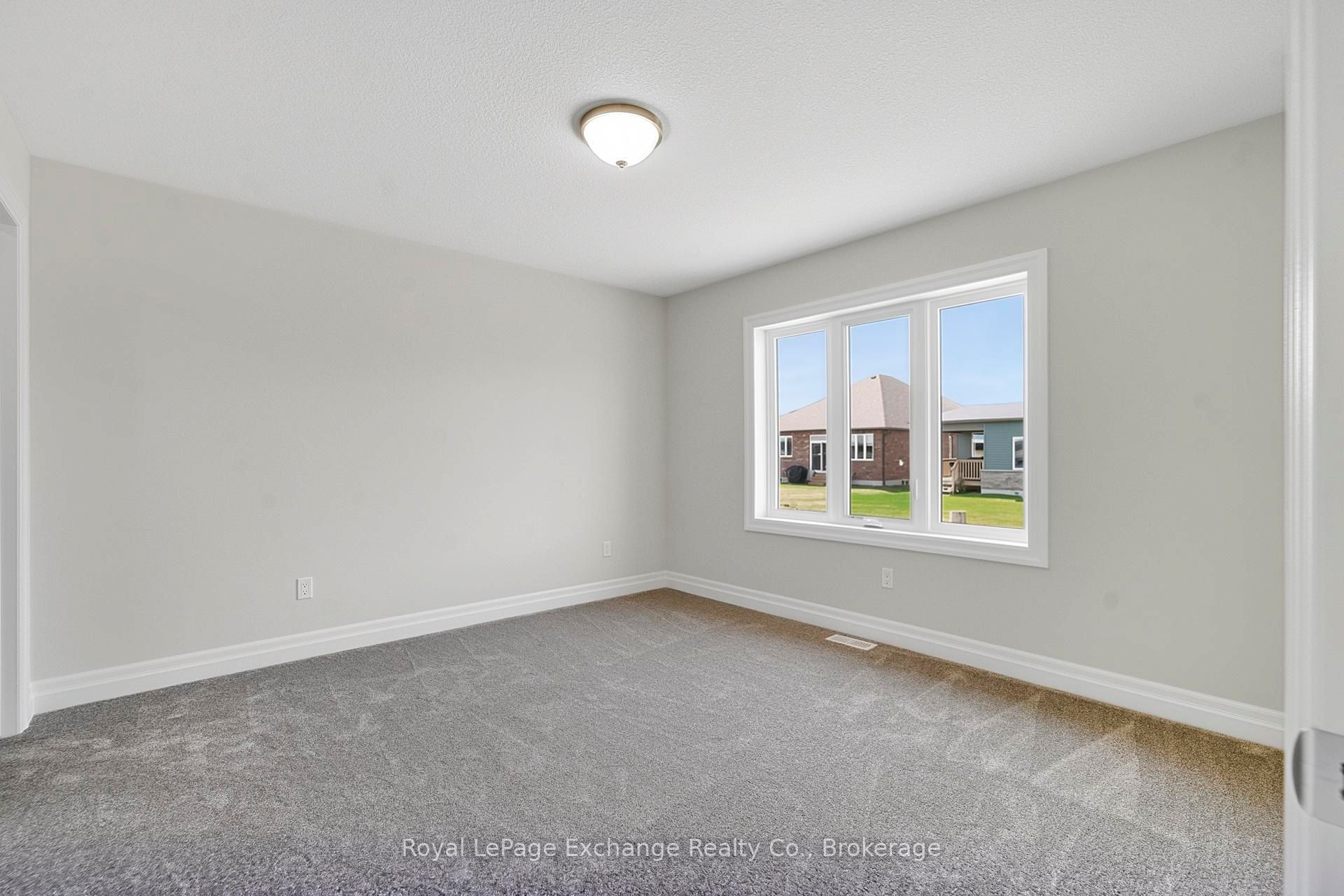 380 Hawthorne Street Property Photo 12