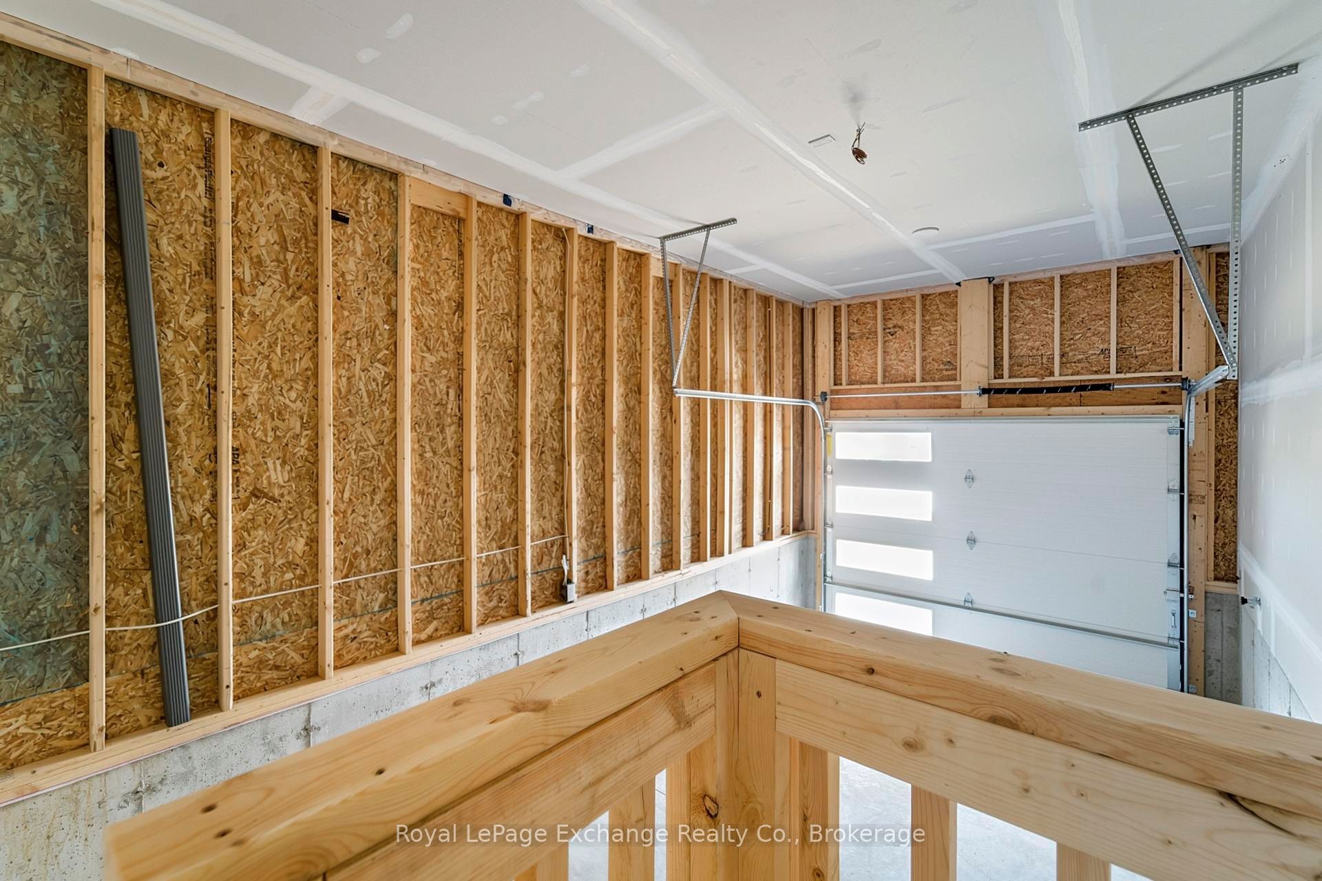 380 Hawthorne Street Property Photo 25