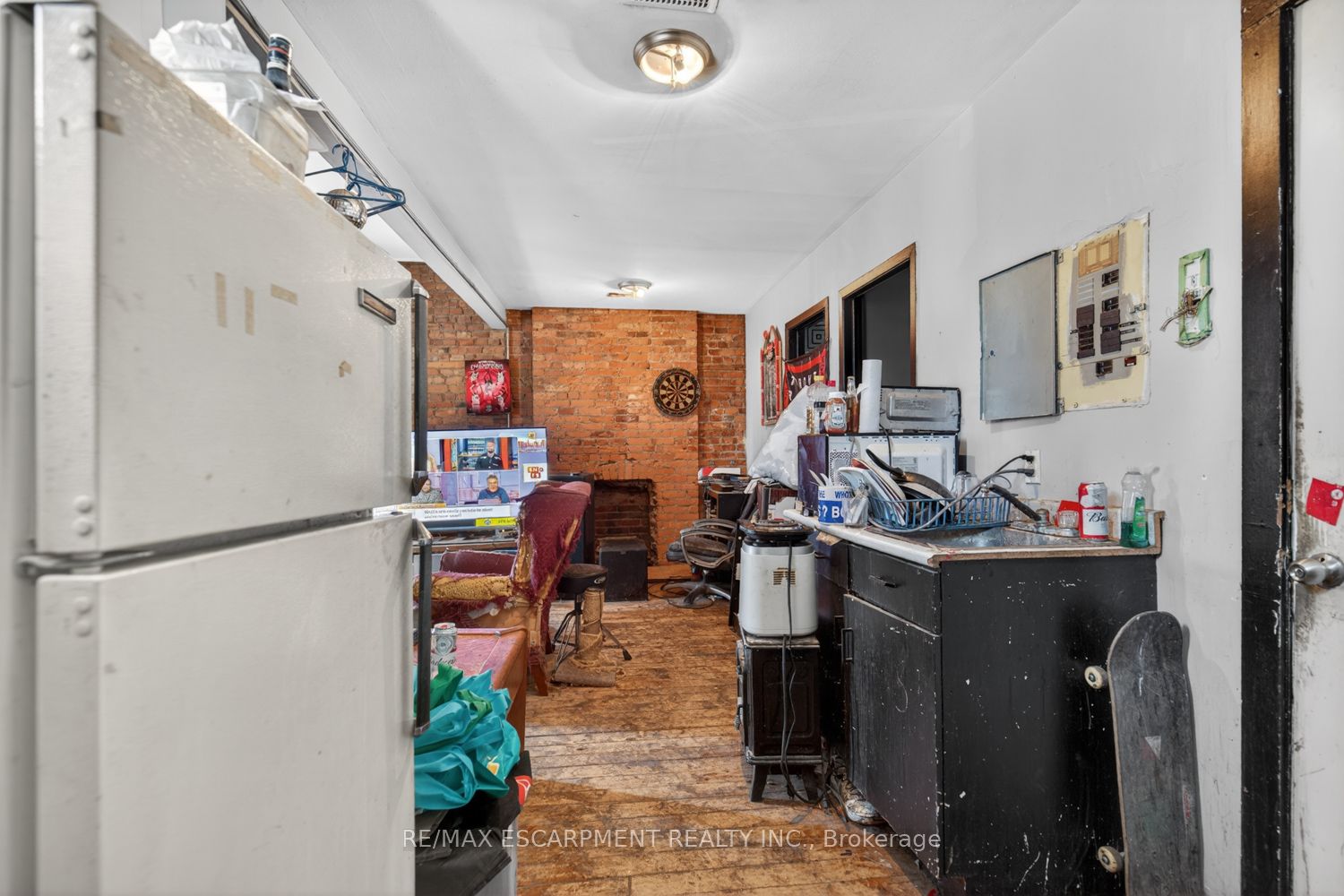 38 Hess Street S Property Photo 6