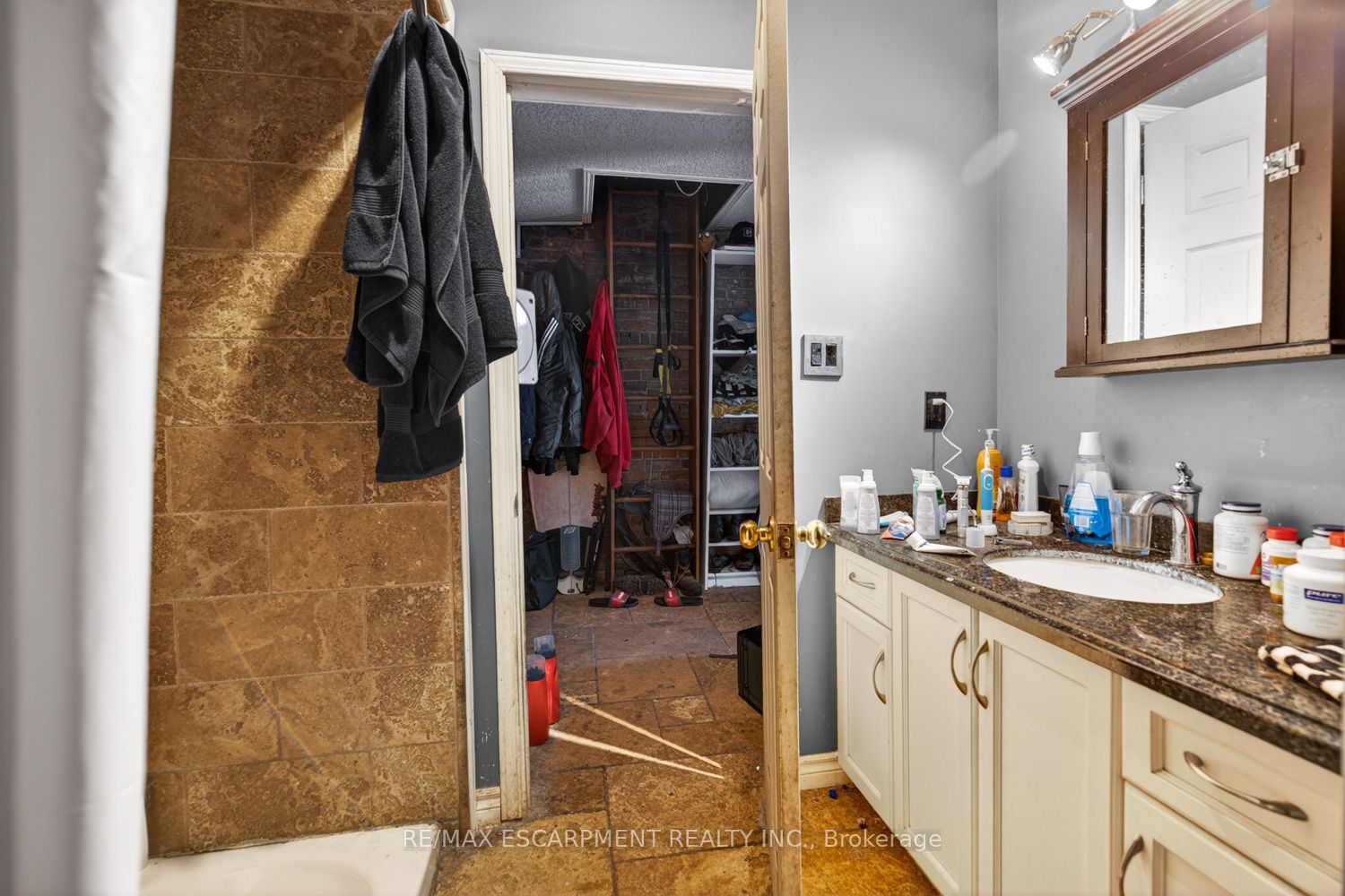 38 Hess Street S Property Photo 26