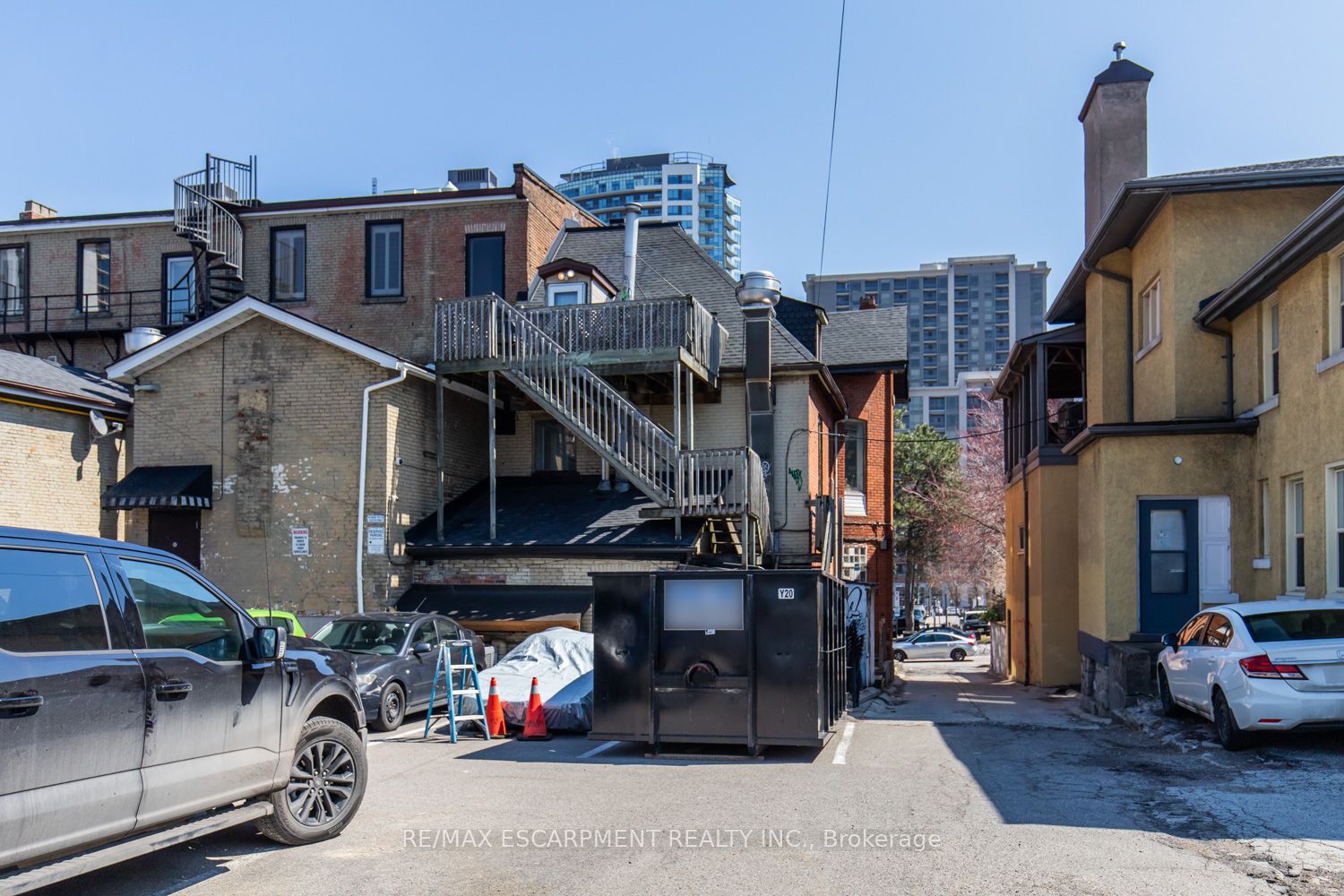 38 Hess Street S Property Photo 34