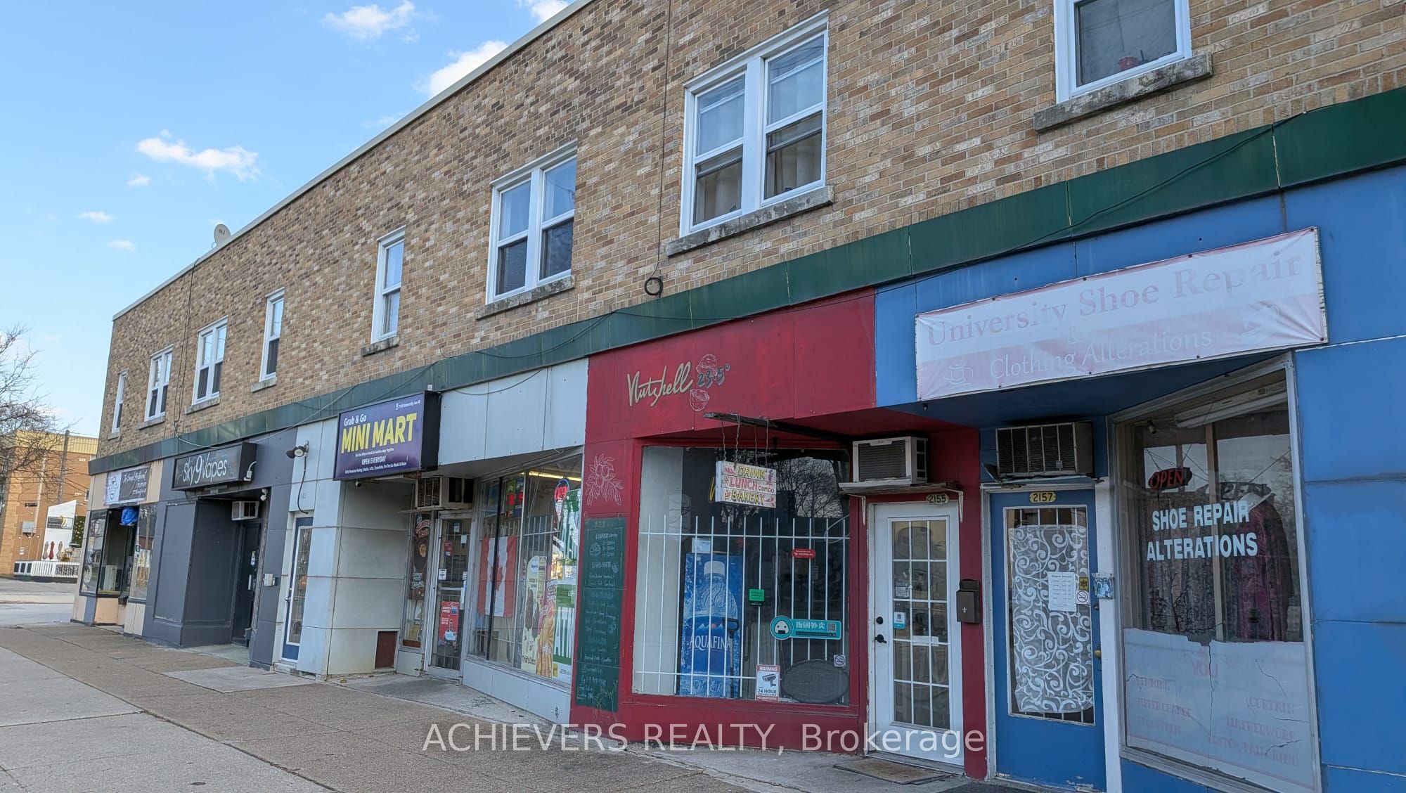 2149 University Avenue W Property Photo 3