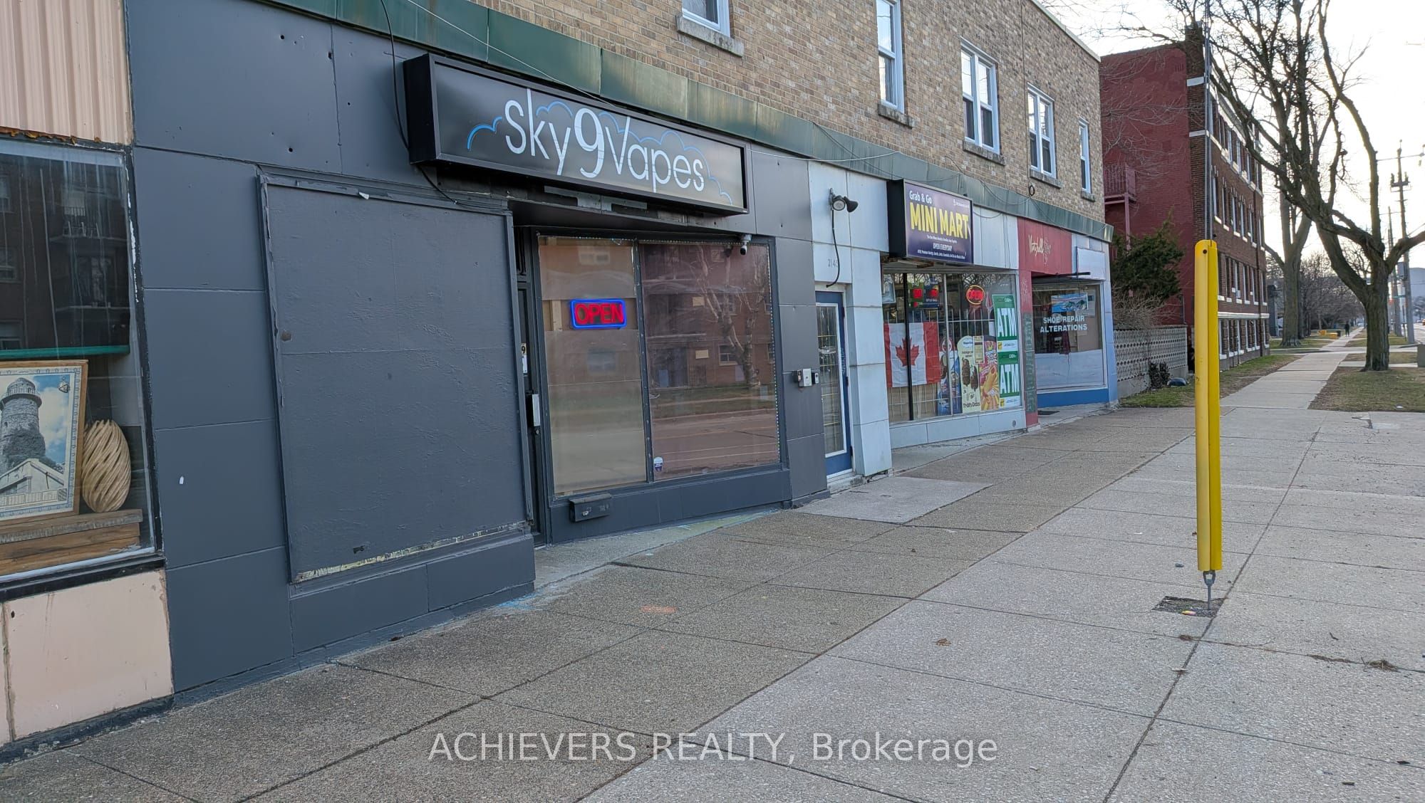 2149 University Avenue W Property Photo 4