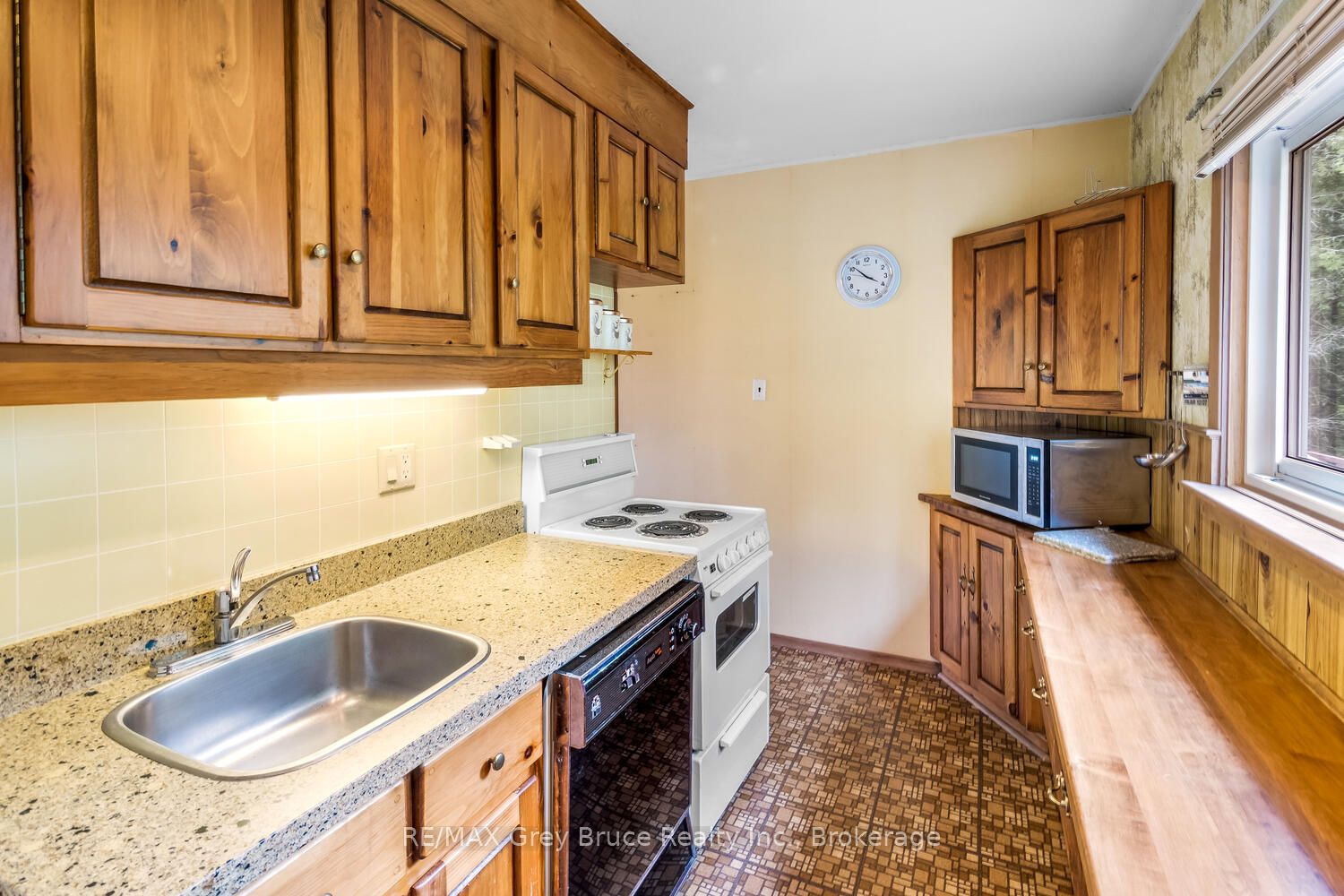 85 Grant Watson Drive Property Photo 18