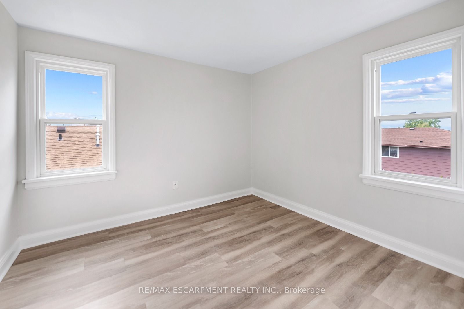 86 Townline Road W Property Photo 16
