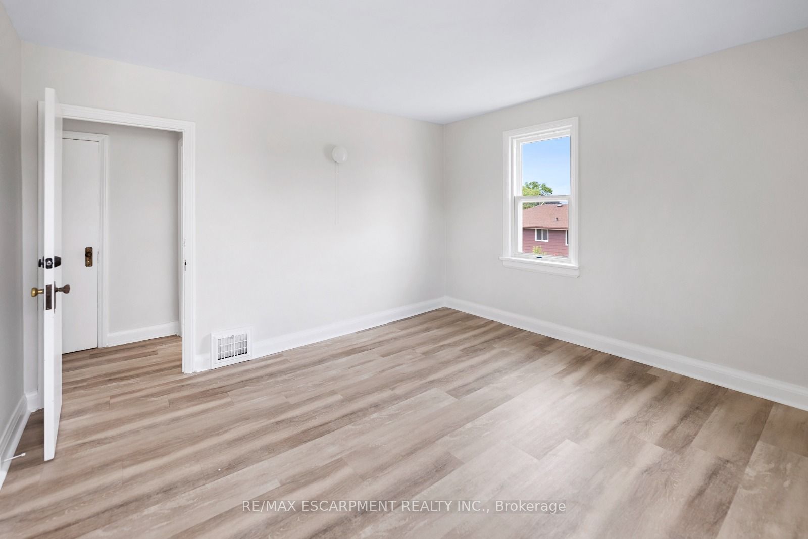 86 Townline Road W Property Photo 17