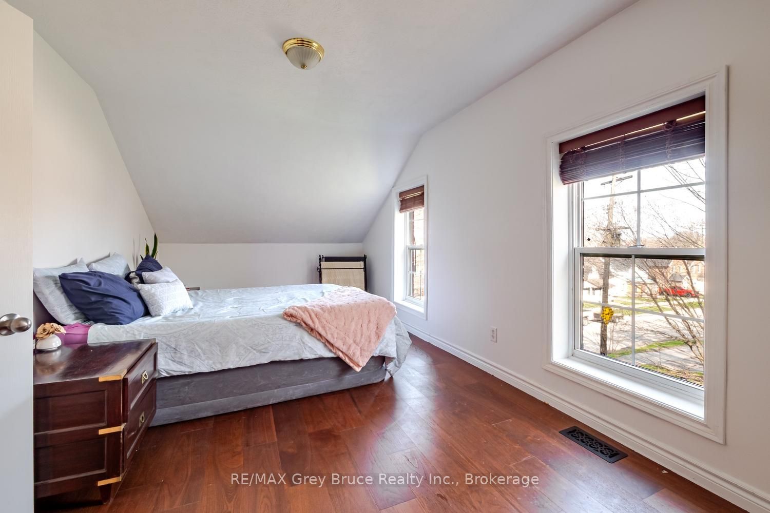 735 5th Avenue E Property Photo 24
