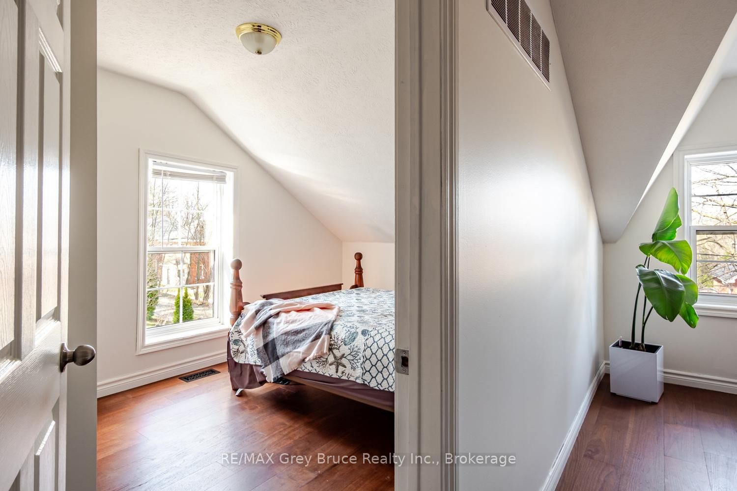 735 5th Avenue E Property Photo 28