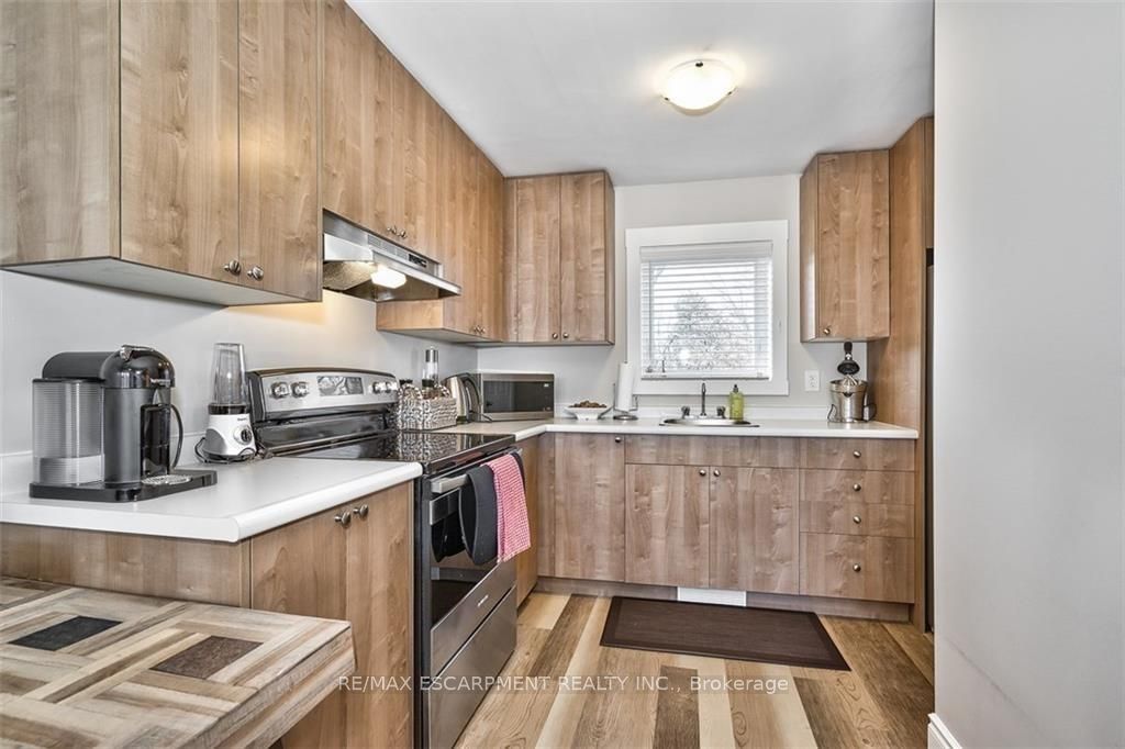 144 Ottawa Street S Property Photo 3