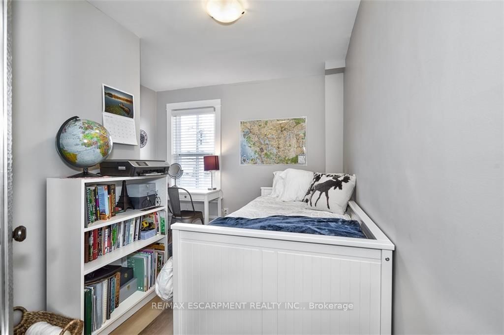 144 Ottawa Street S Property Photo 7