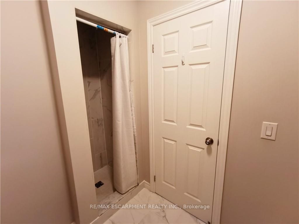 144 Ottawa Street S Property Photo 17