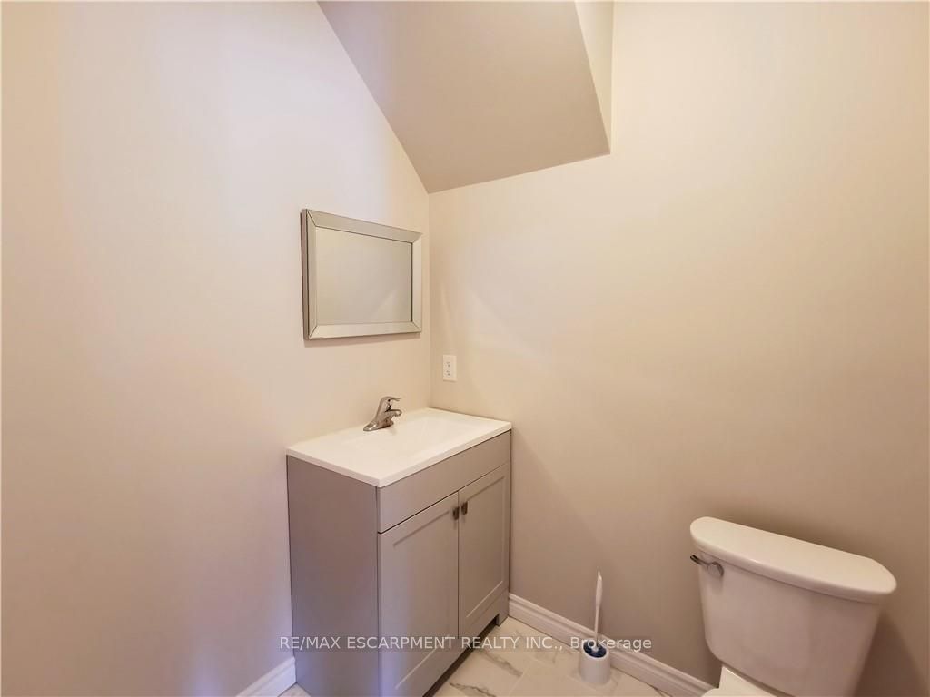 144 Ottawa Street S Property Photo 18