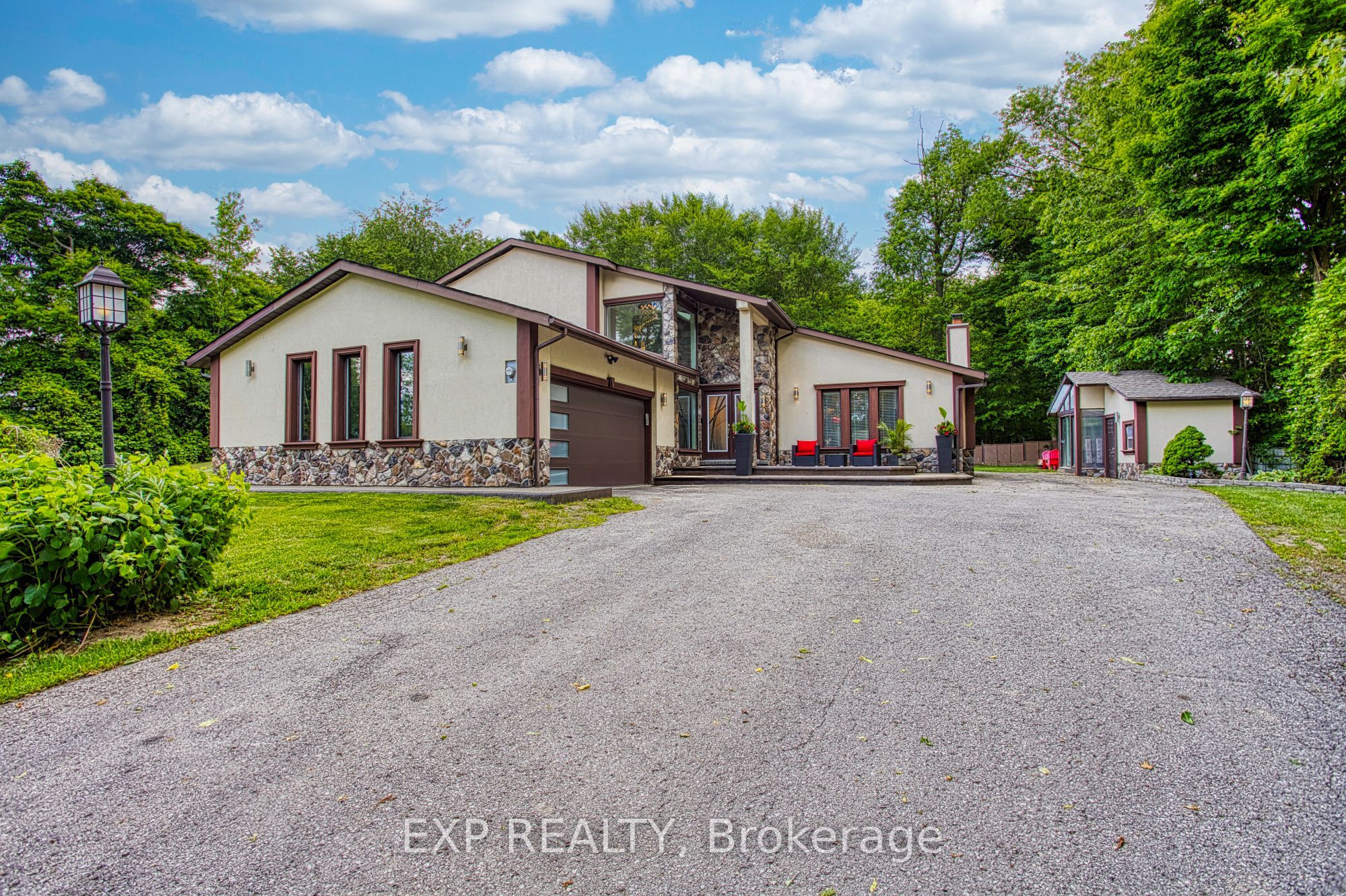 3263 Guyatt Road Property Photo 1
