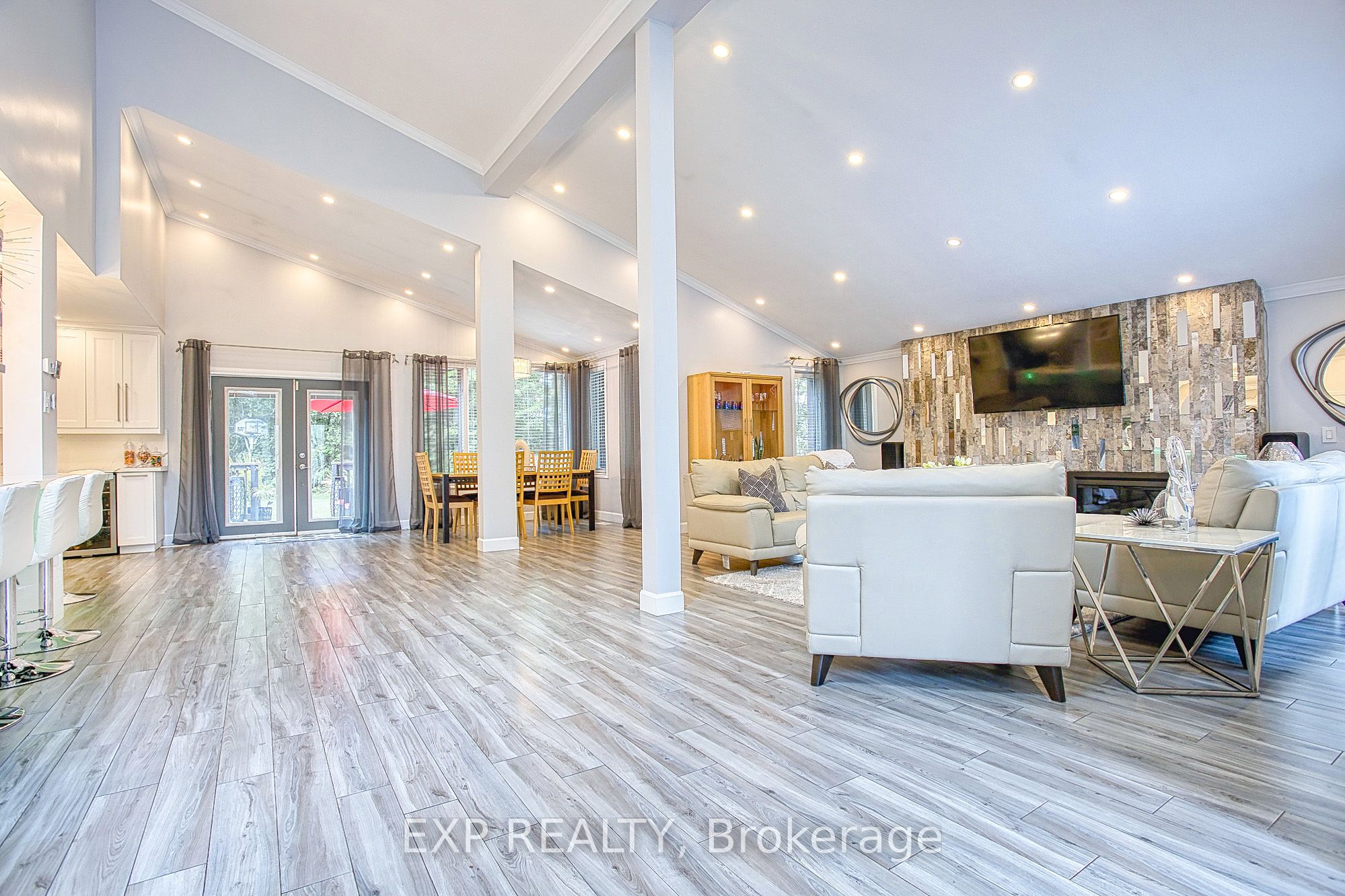 3263 Guyatt Road Property Photo 6