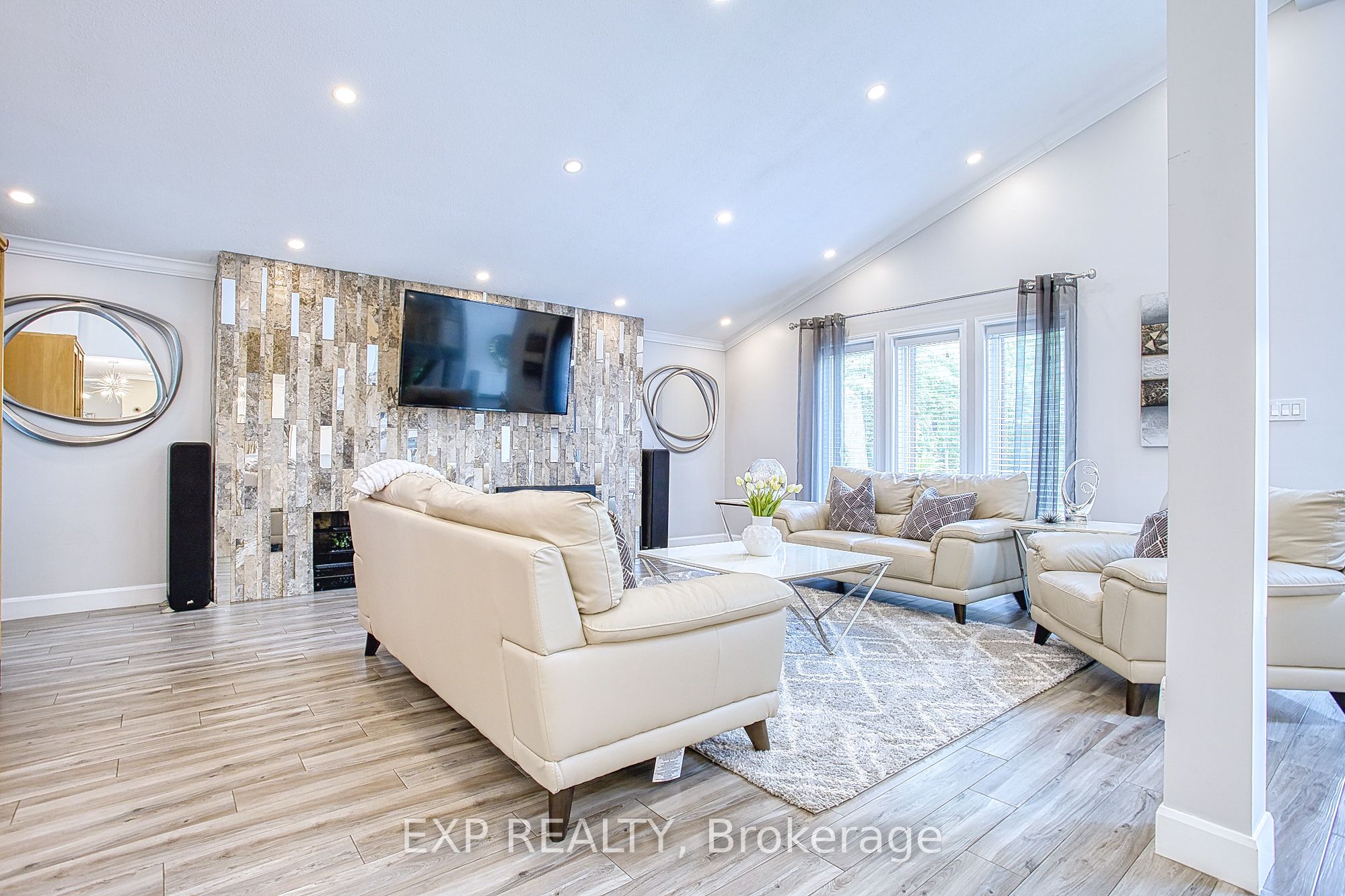 3263 Guyatt Road Property Photo 13