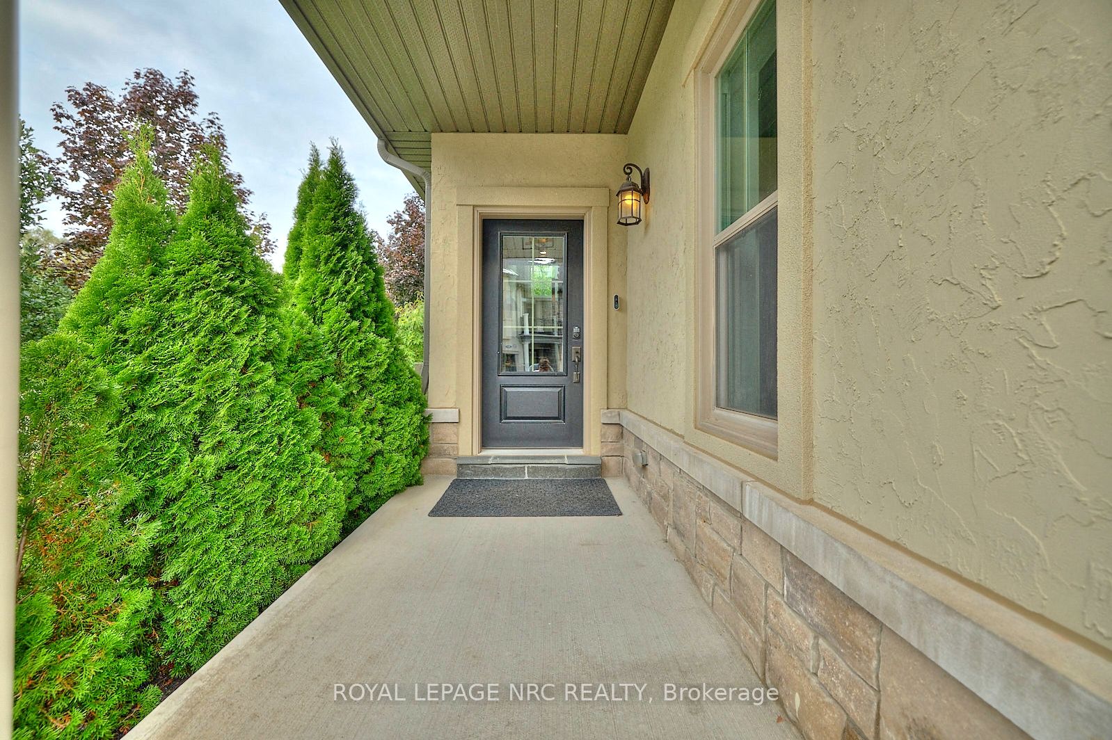 50 Aberdeen Lane S Property Photo 4