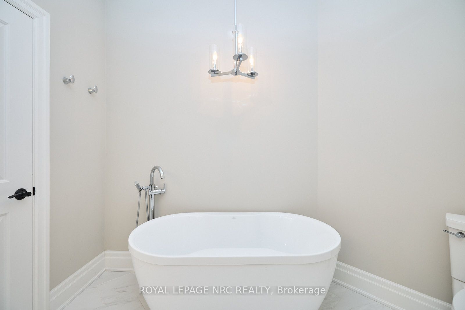 50 Aberdeen Lane S Property Photo 18
