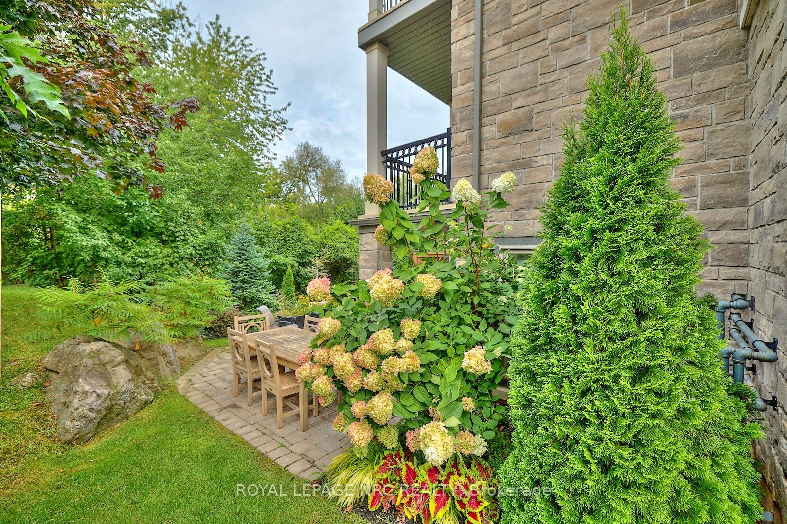 50 Aberdeen Lane S Property Photo 37