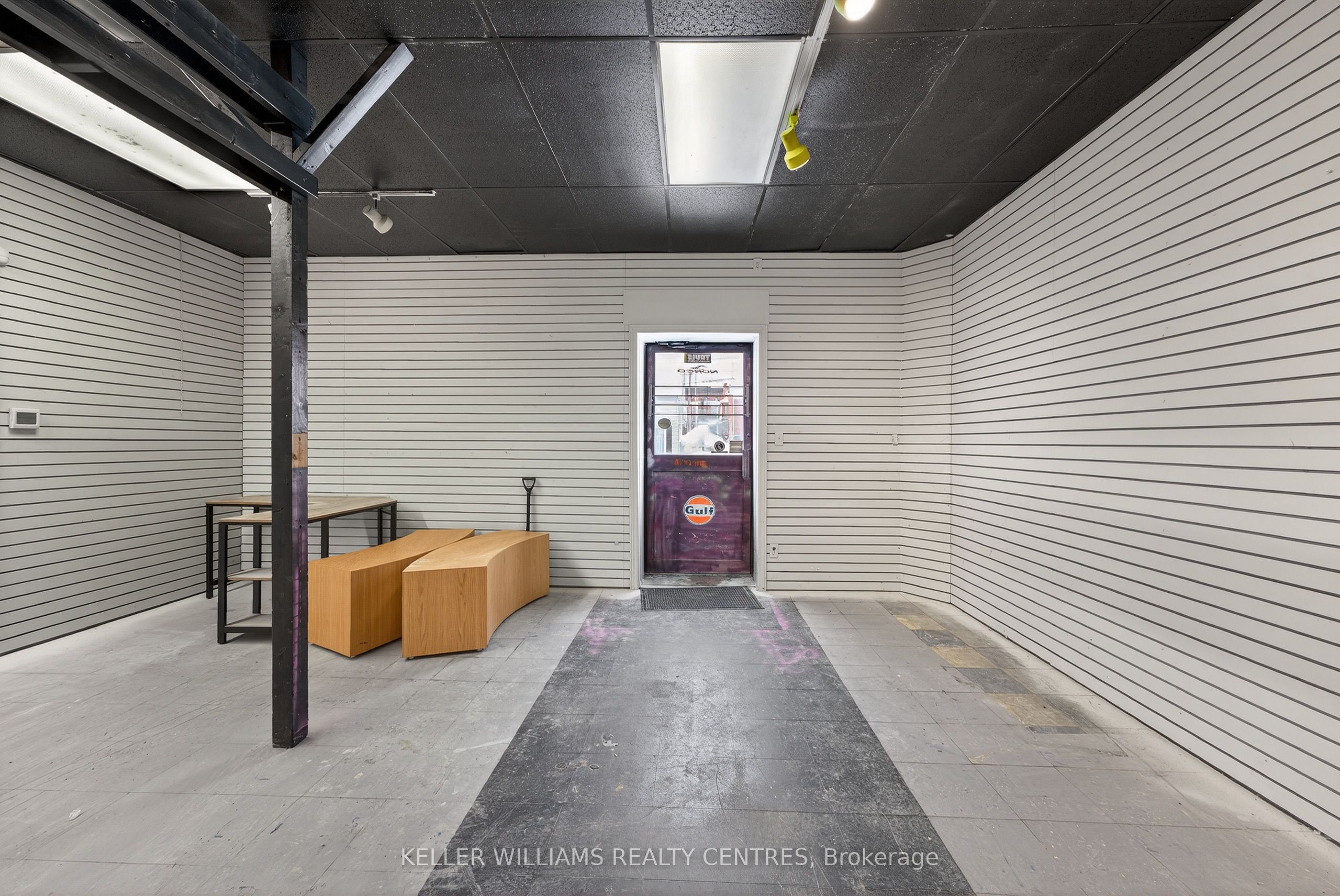 384 Queen Street Property Photo 4
