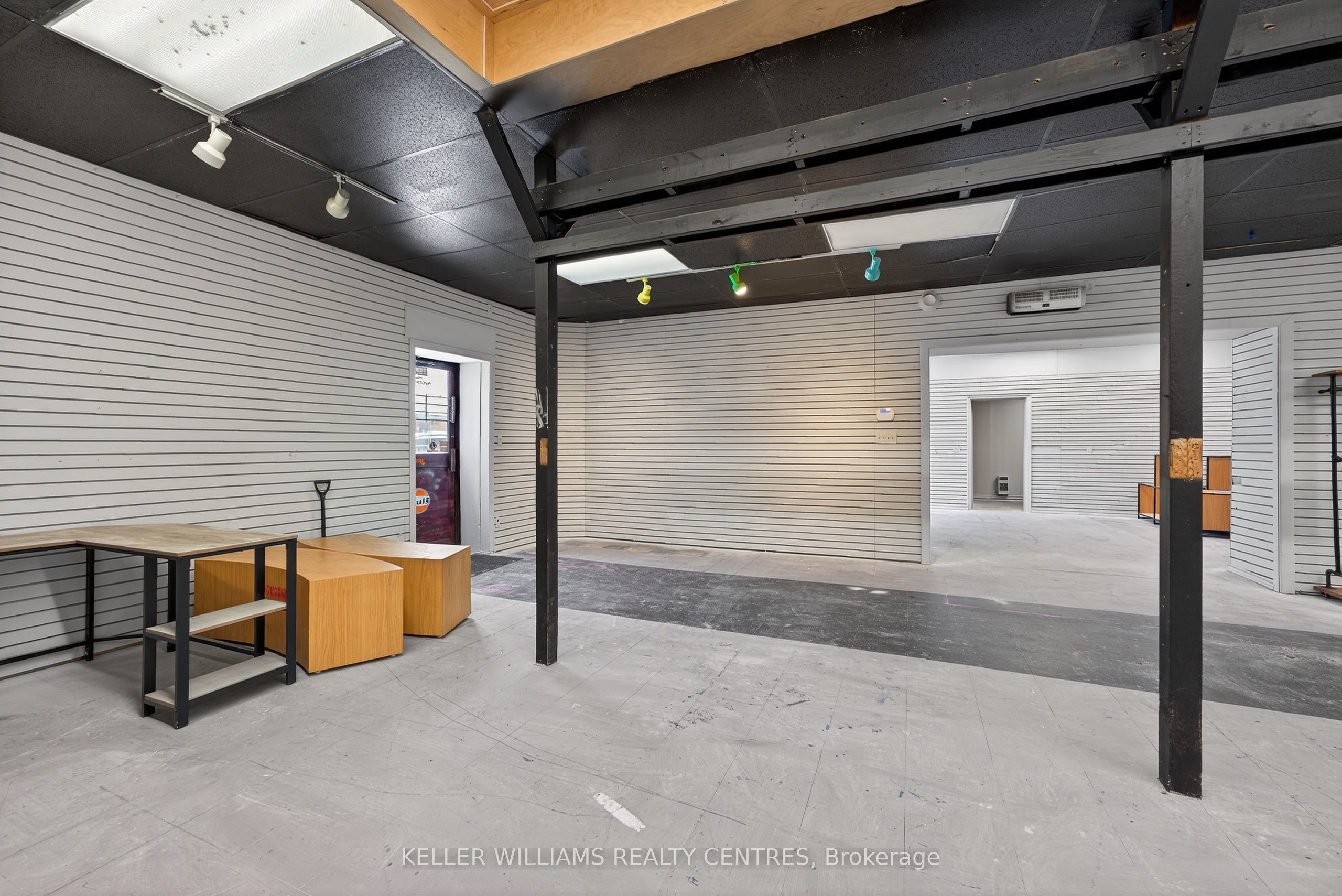 384 Queen Street Property Photo 6