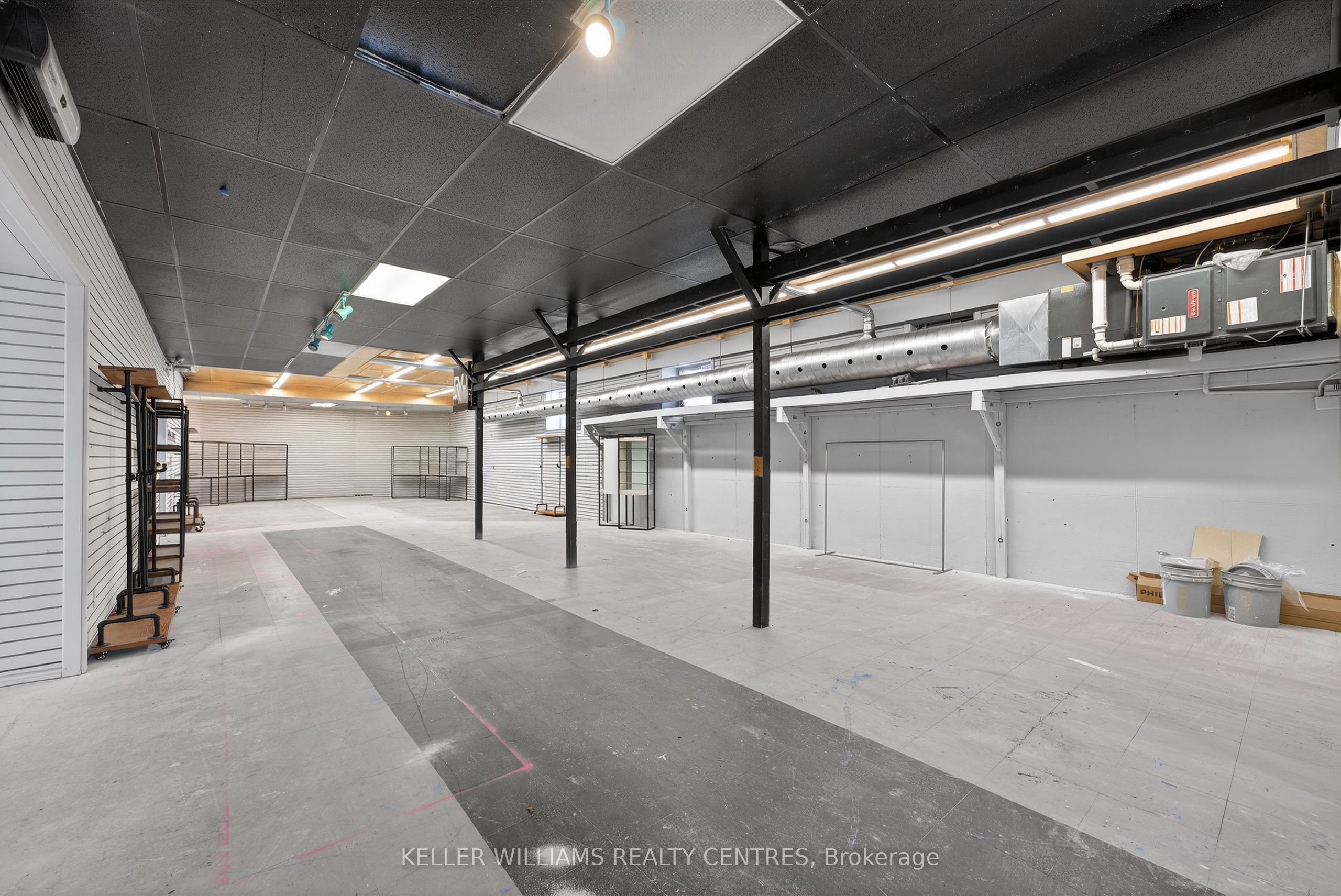 384 Queen Street Property Photo 8