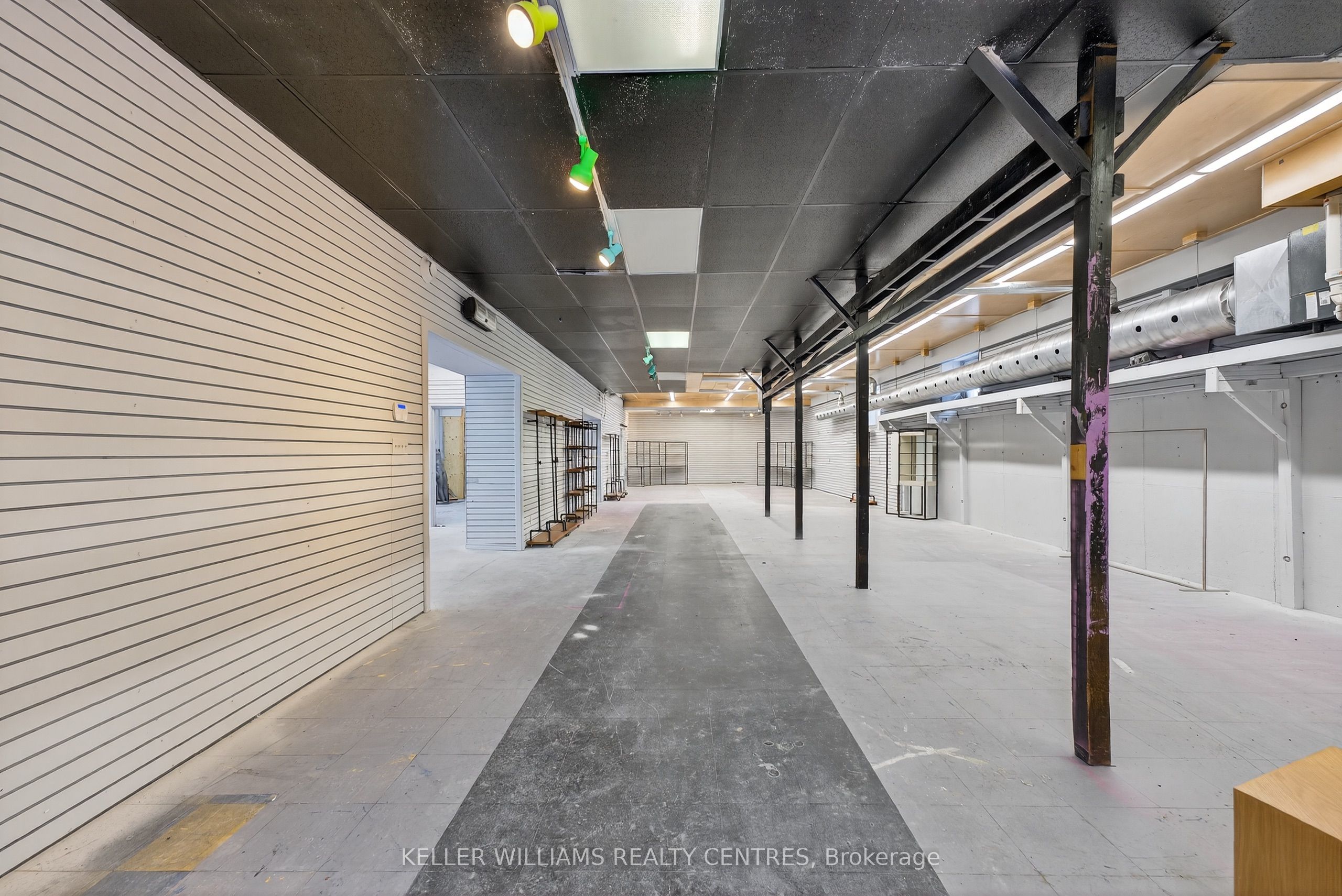384 Queen Street Property Photo 9