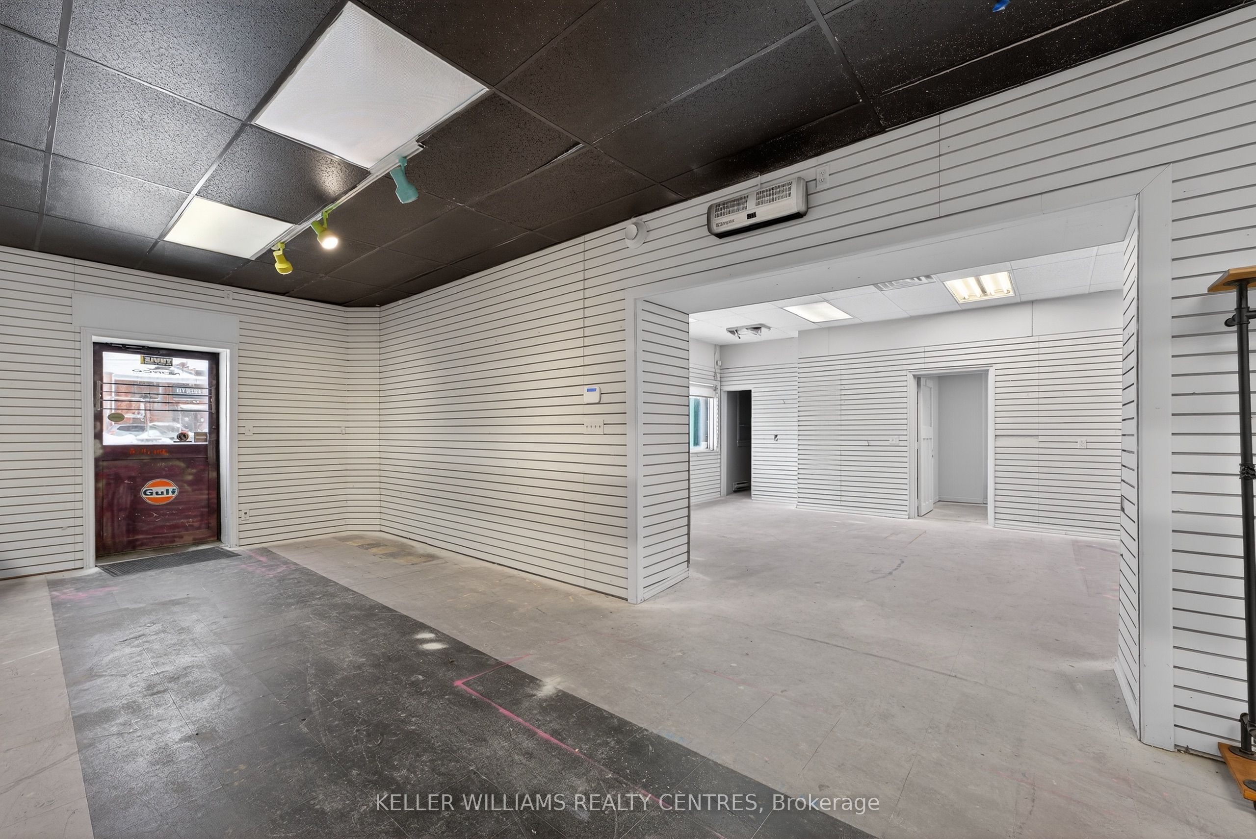 384 Queen Street Property Photo 10