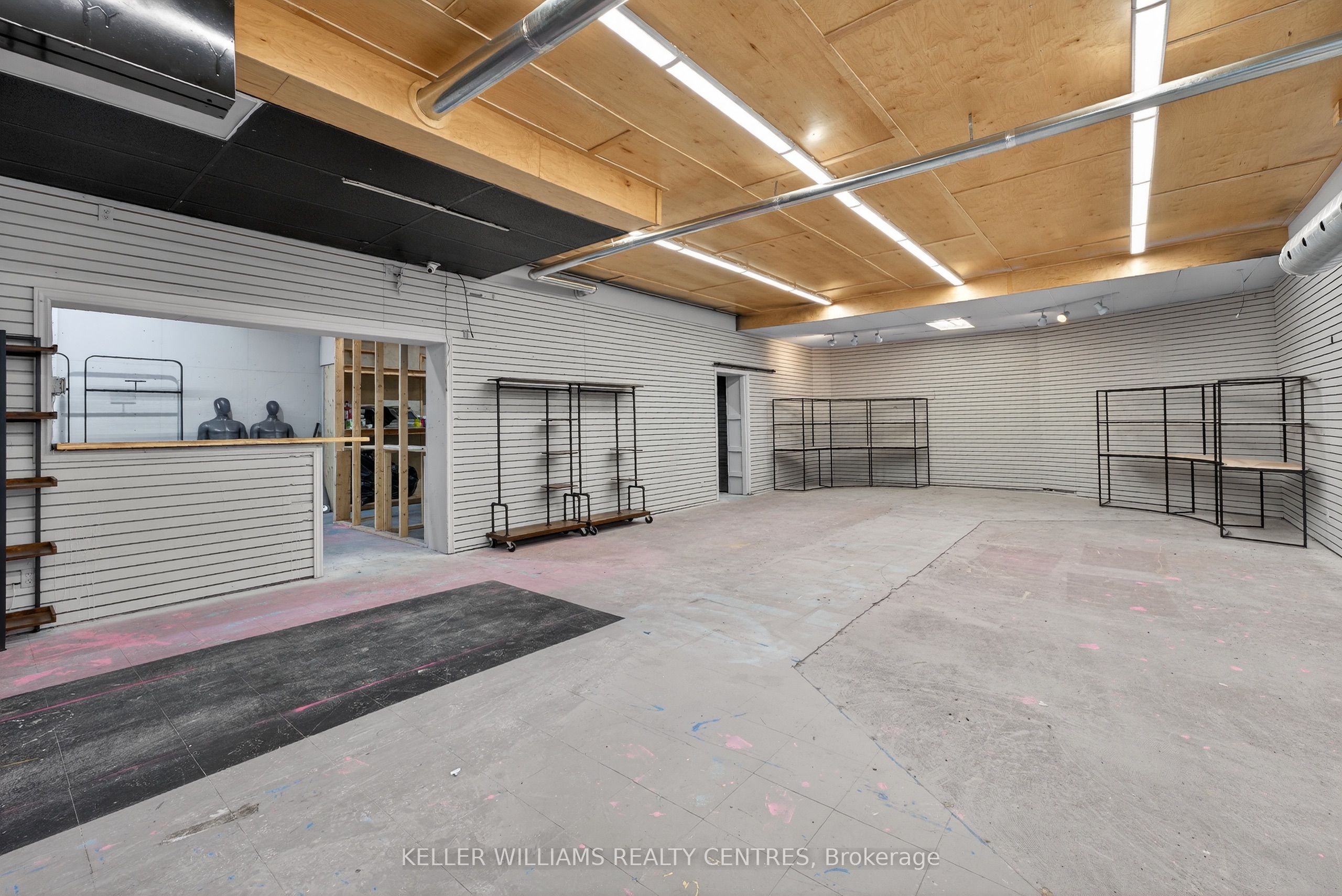 384 Queen Street Property Photo 11