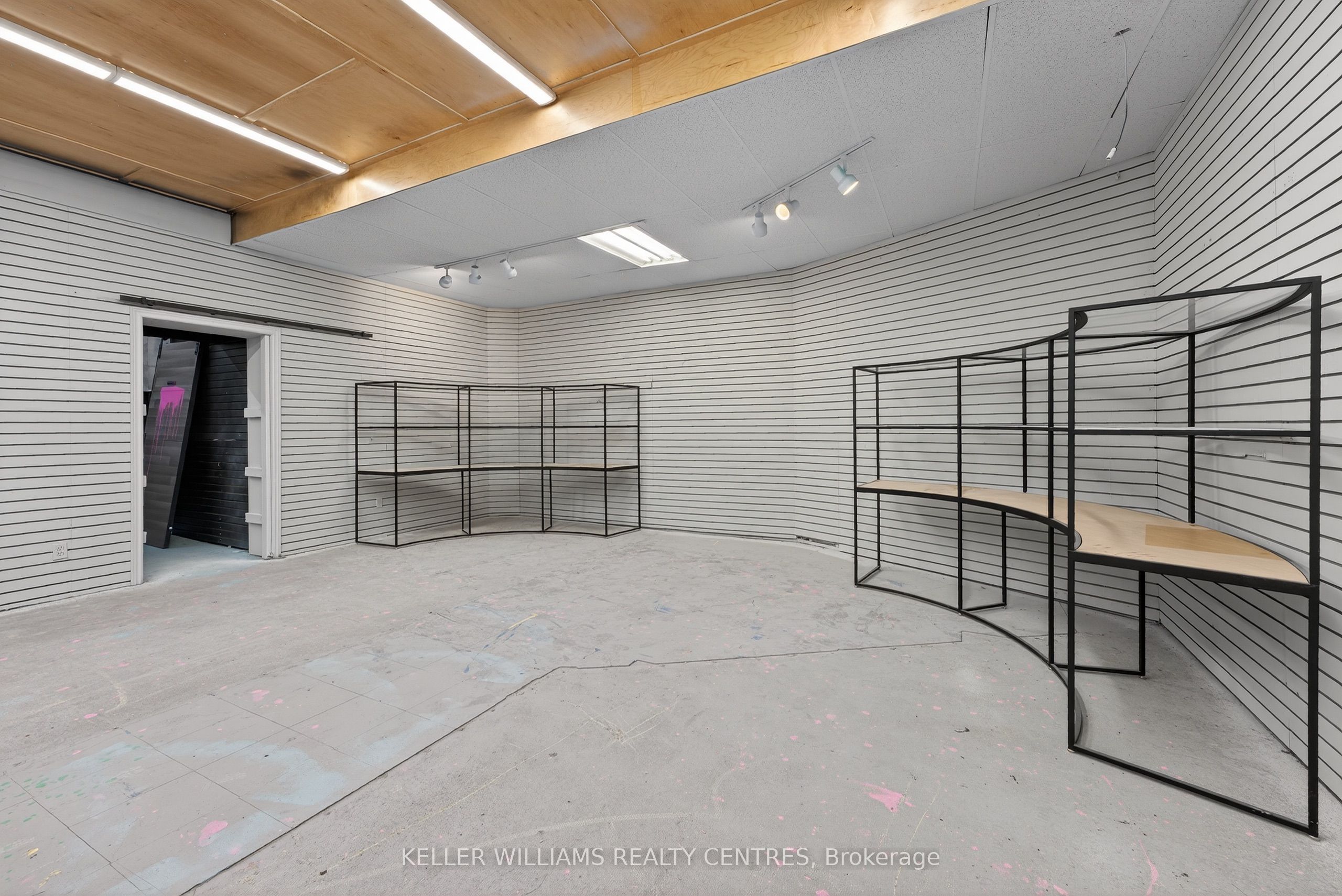 384 Queen Street Property Photo 13