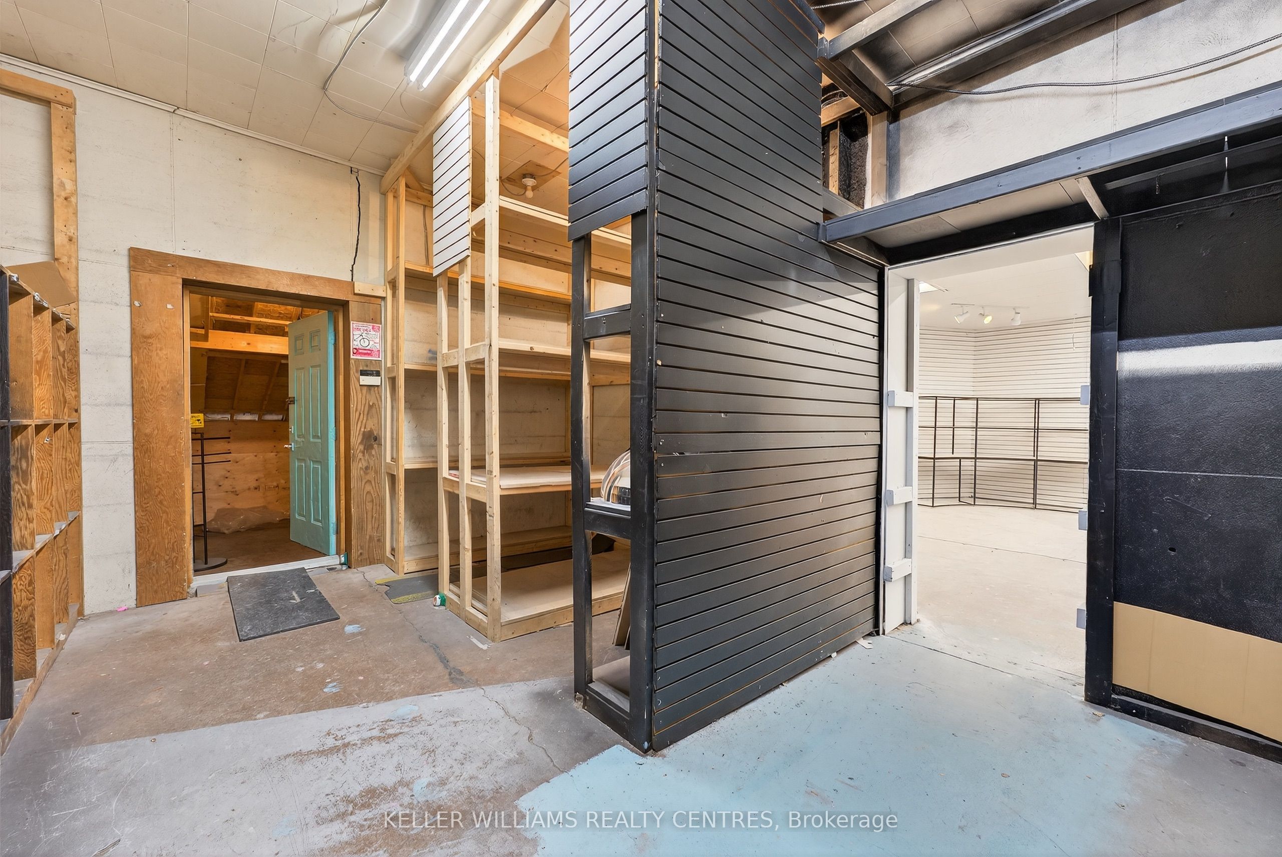 384 Queen Street Property Photo 22