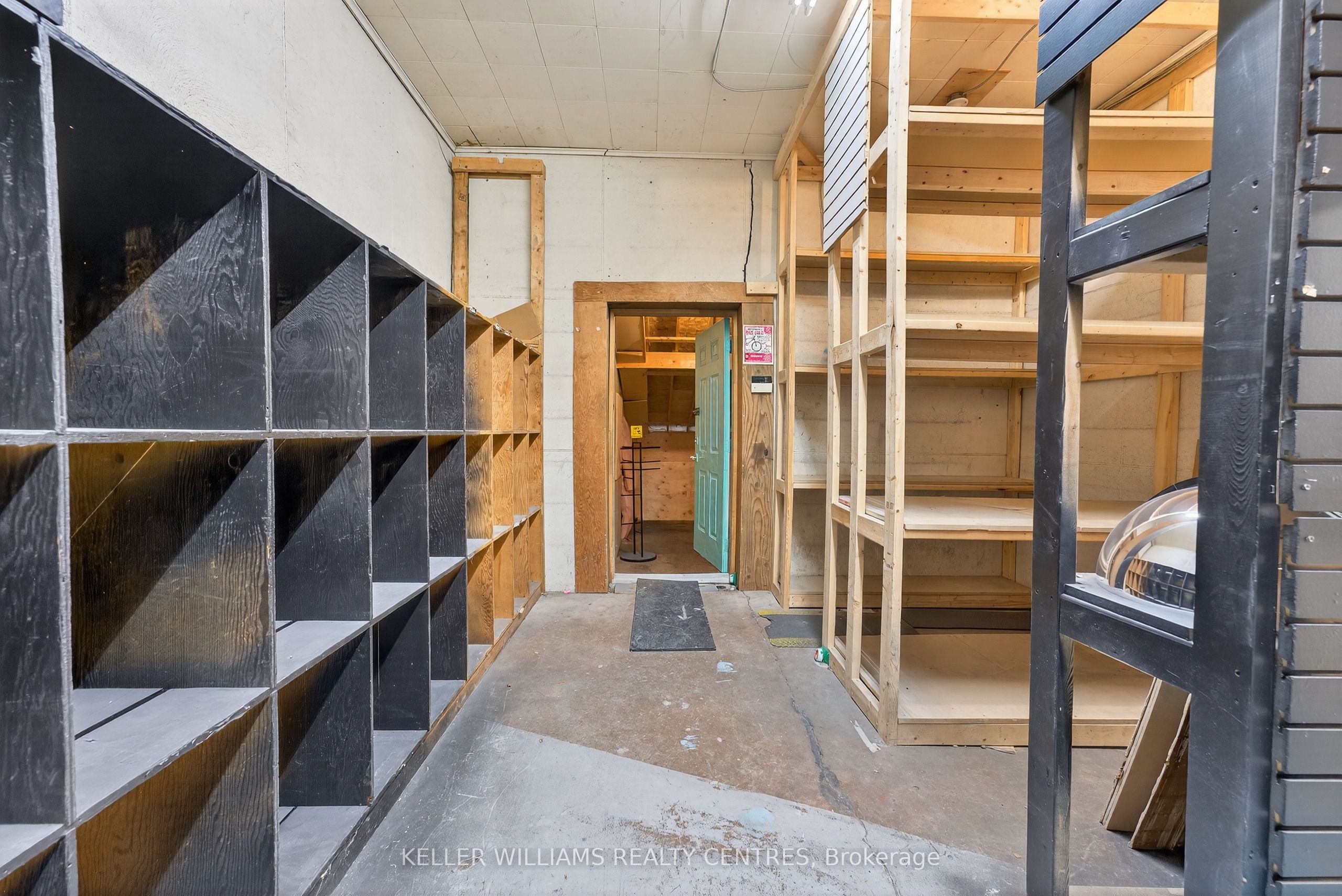 384 Queen Street Property Photo 25