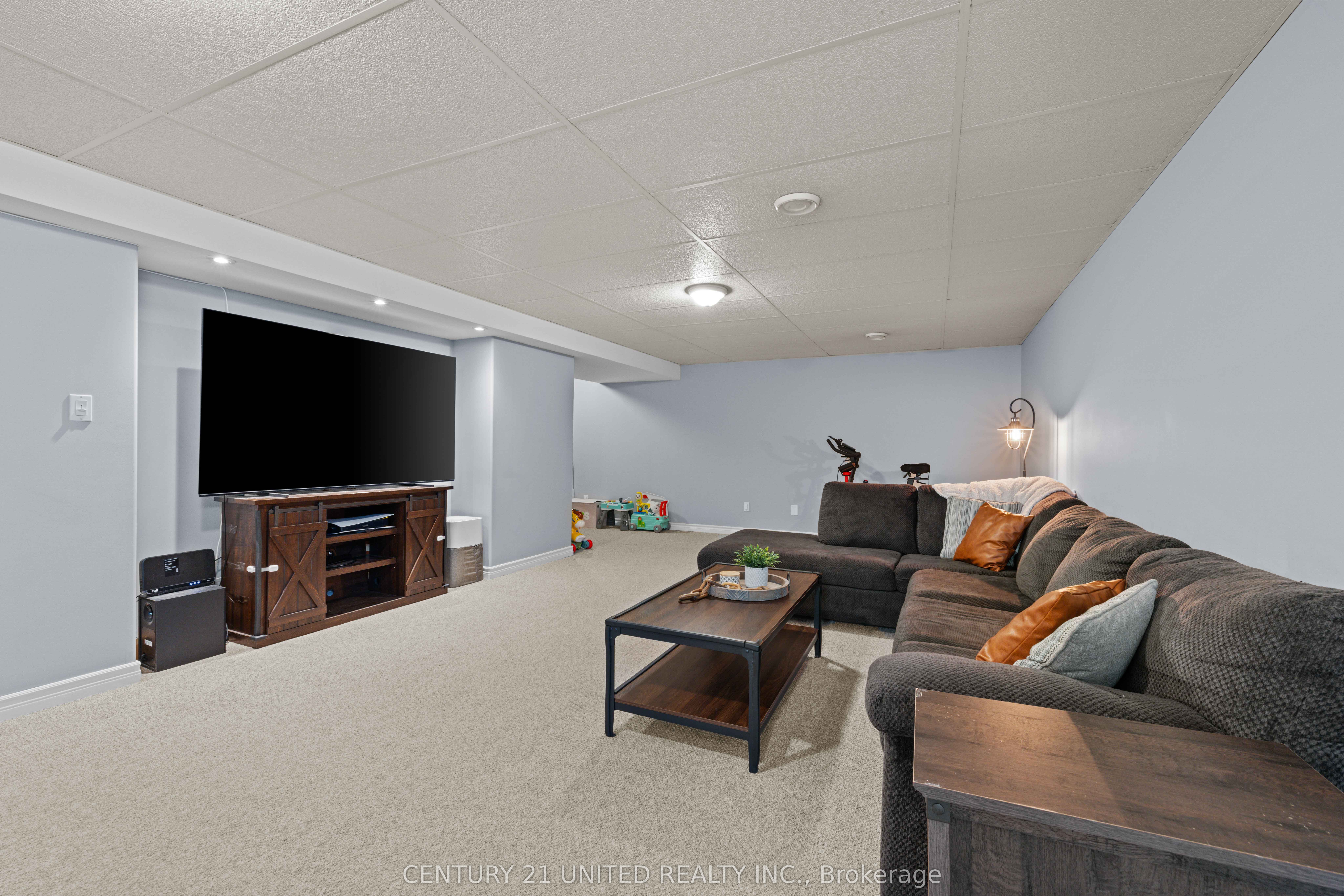385 Bianco Crescent Property Photo 13