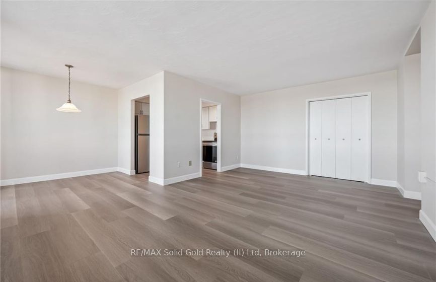 24 Midland Drive 604 Property Photo 10