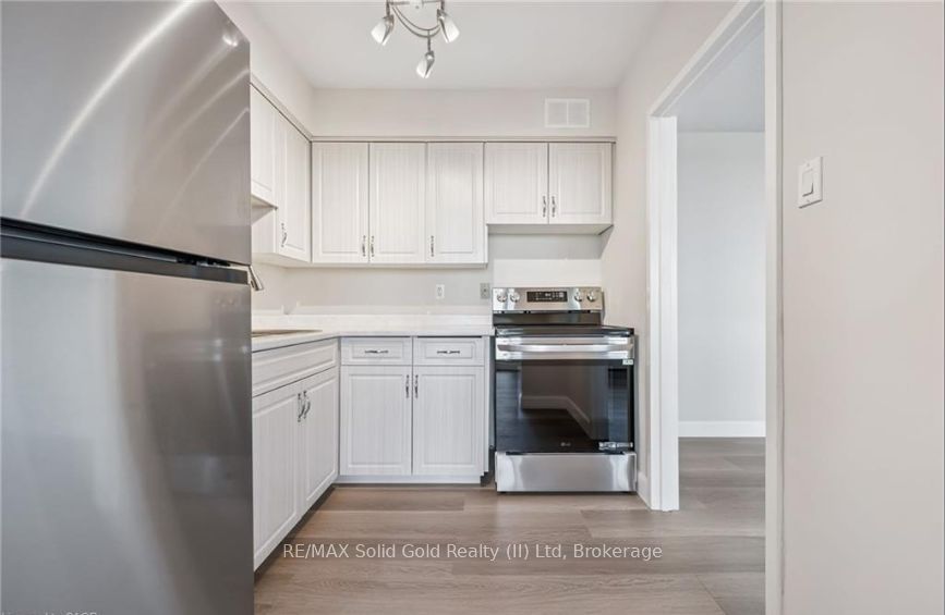 24 Midland Drive 604 Property Photo 17