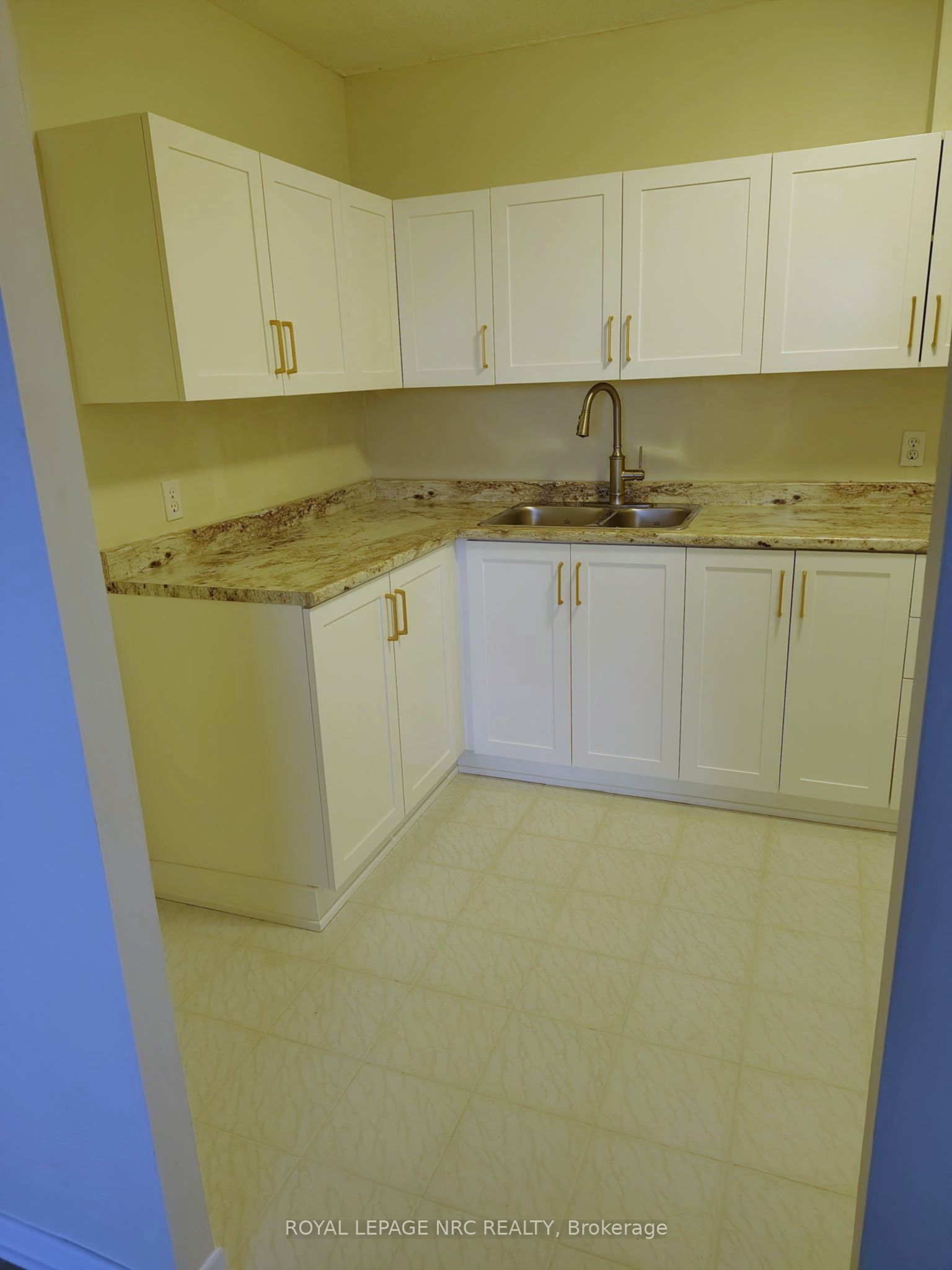 900 Dynes Road 706 Property Photo 12