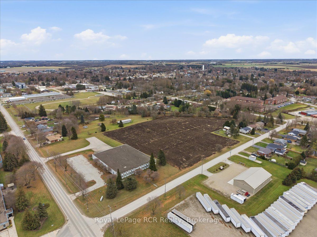 360 Perth Street Property Photo 4