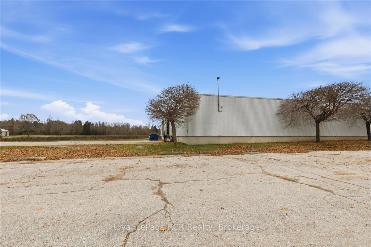 360 Perth Street Property Photo 6