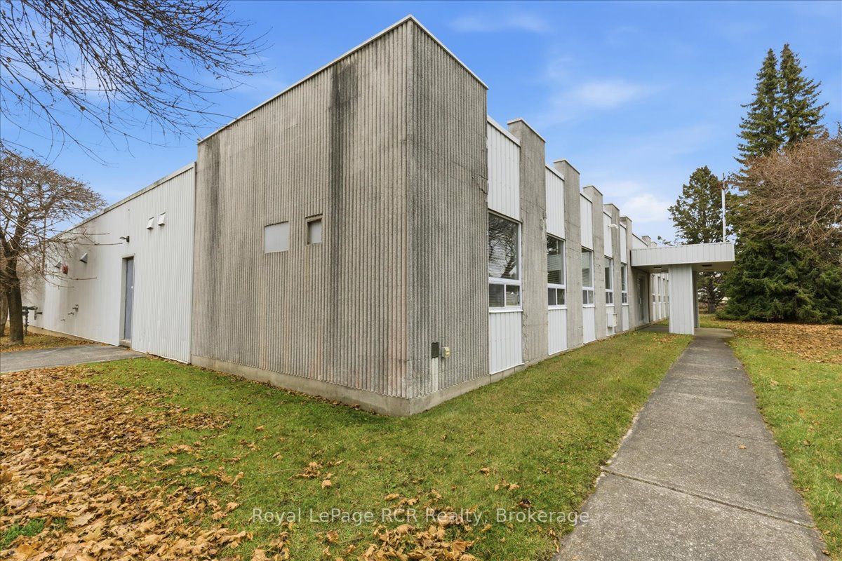 360 Perth Street Property Photo 12