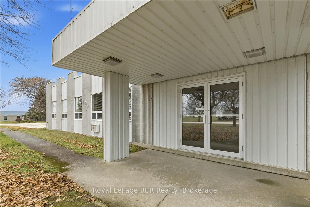 360 Perth Street Property Photo 13
