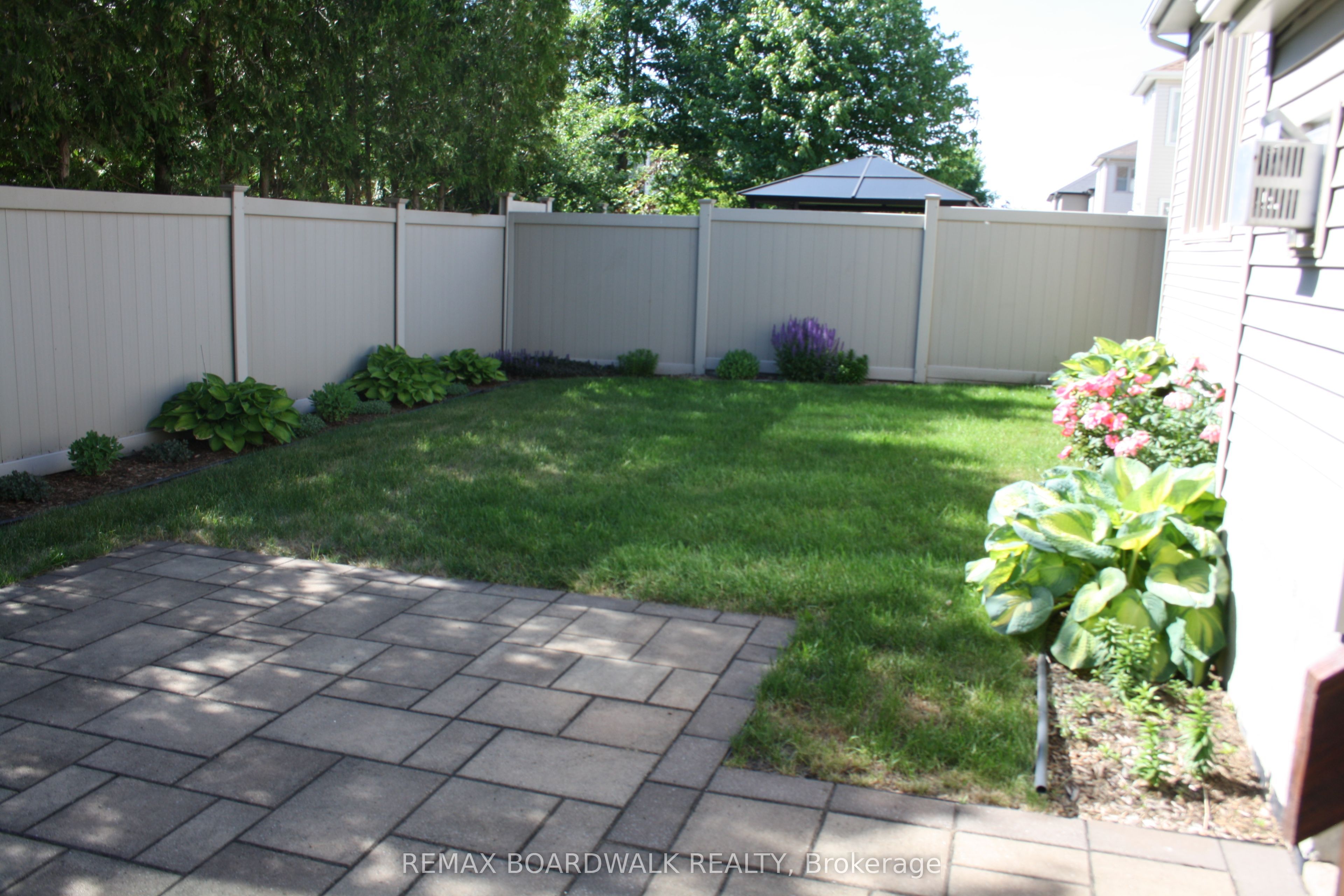 1861 Mickelberry Crescent Property Photo 4