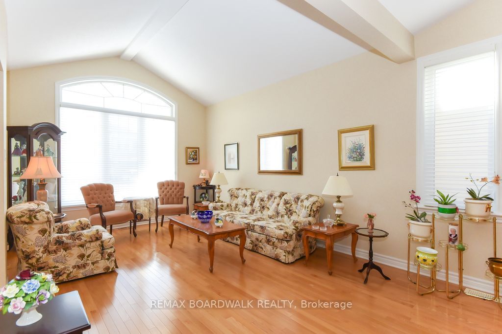 1861 Mickelberry Crescent Property Photo 6
