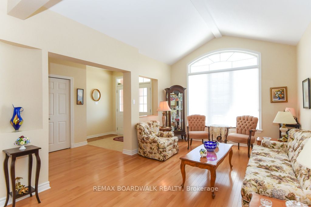 1861 Mickelberry Crescent Property Photo 7