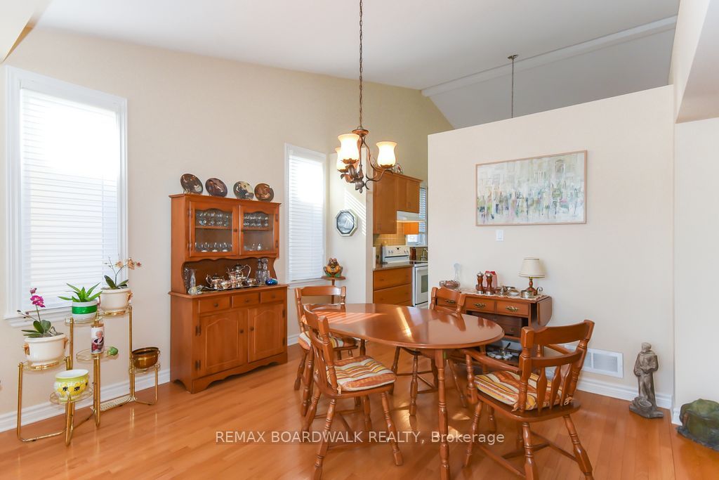 1861 Mickelberry Crescent Property Photo 8