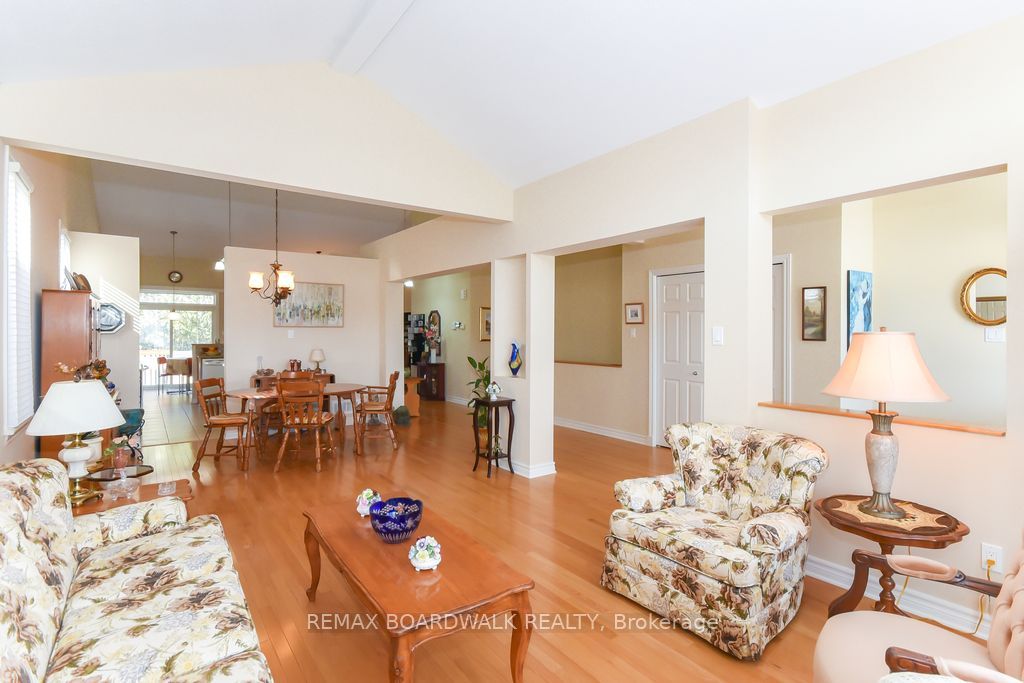 1861 Mickelberry Crescent Property Photo 10