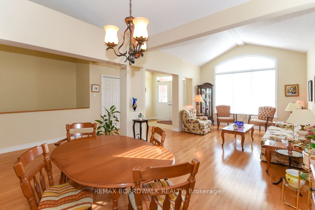 1861 Mickelberry Crescent Property Photo 11
